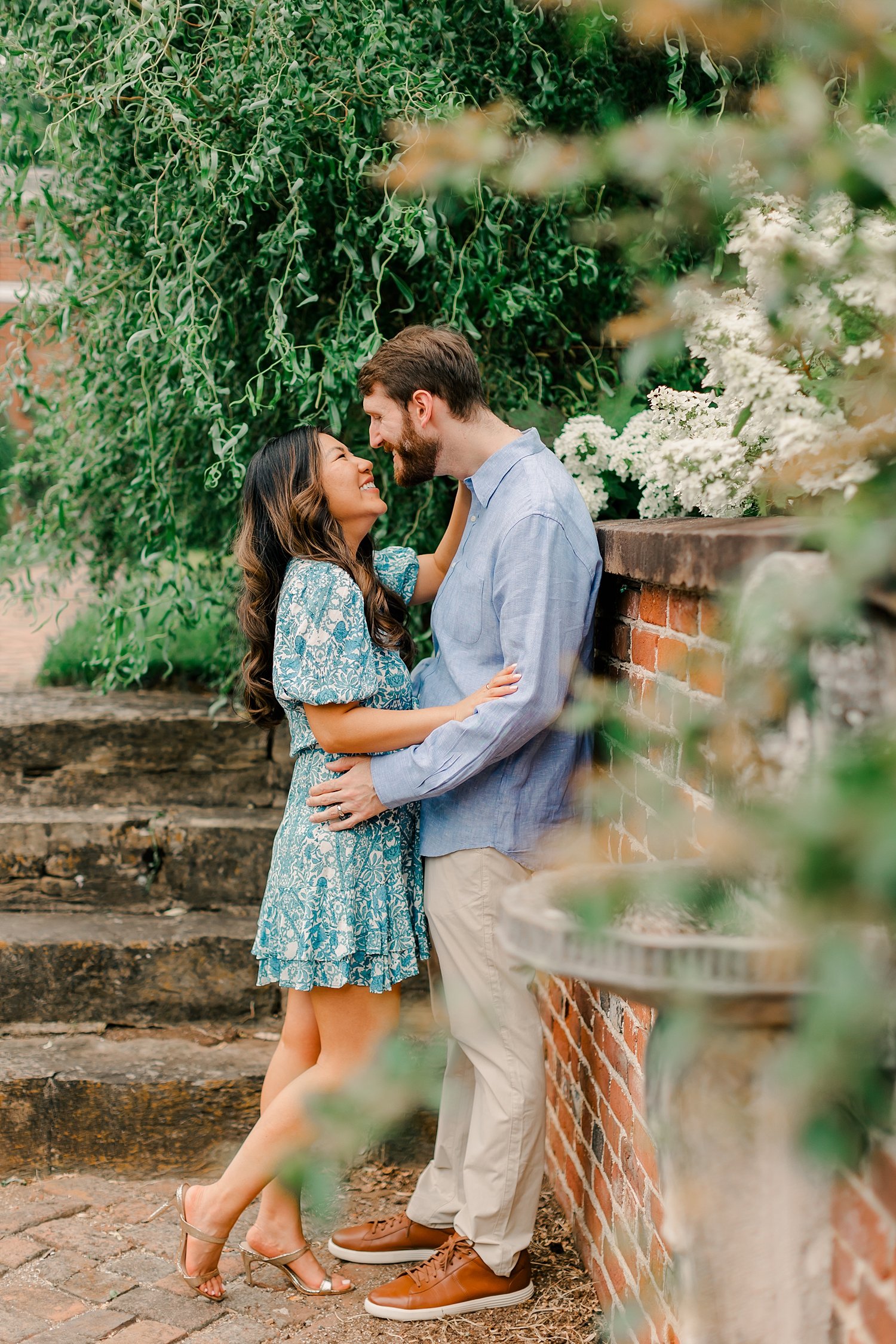 sarah-schmidt-photography-virginia-wedding-photographer-oatlands-historic-house-and-gardens-engagement-sessionn_0033.jpg