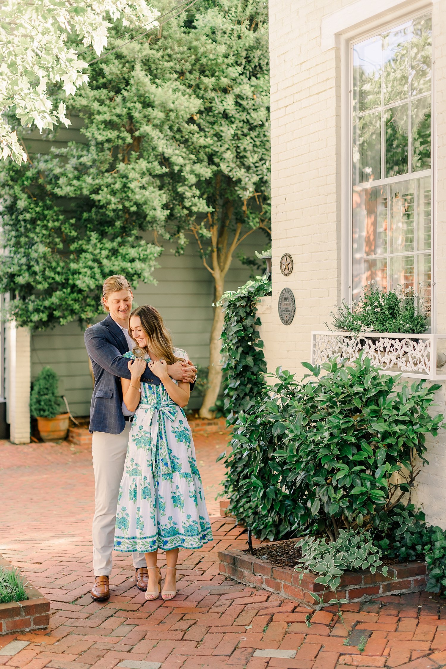 sarah-schmidt-photography-virginia-wedding-photographer-old-town-alexandira-summer-engagement-session_0029.jpg