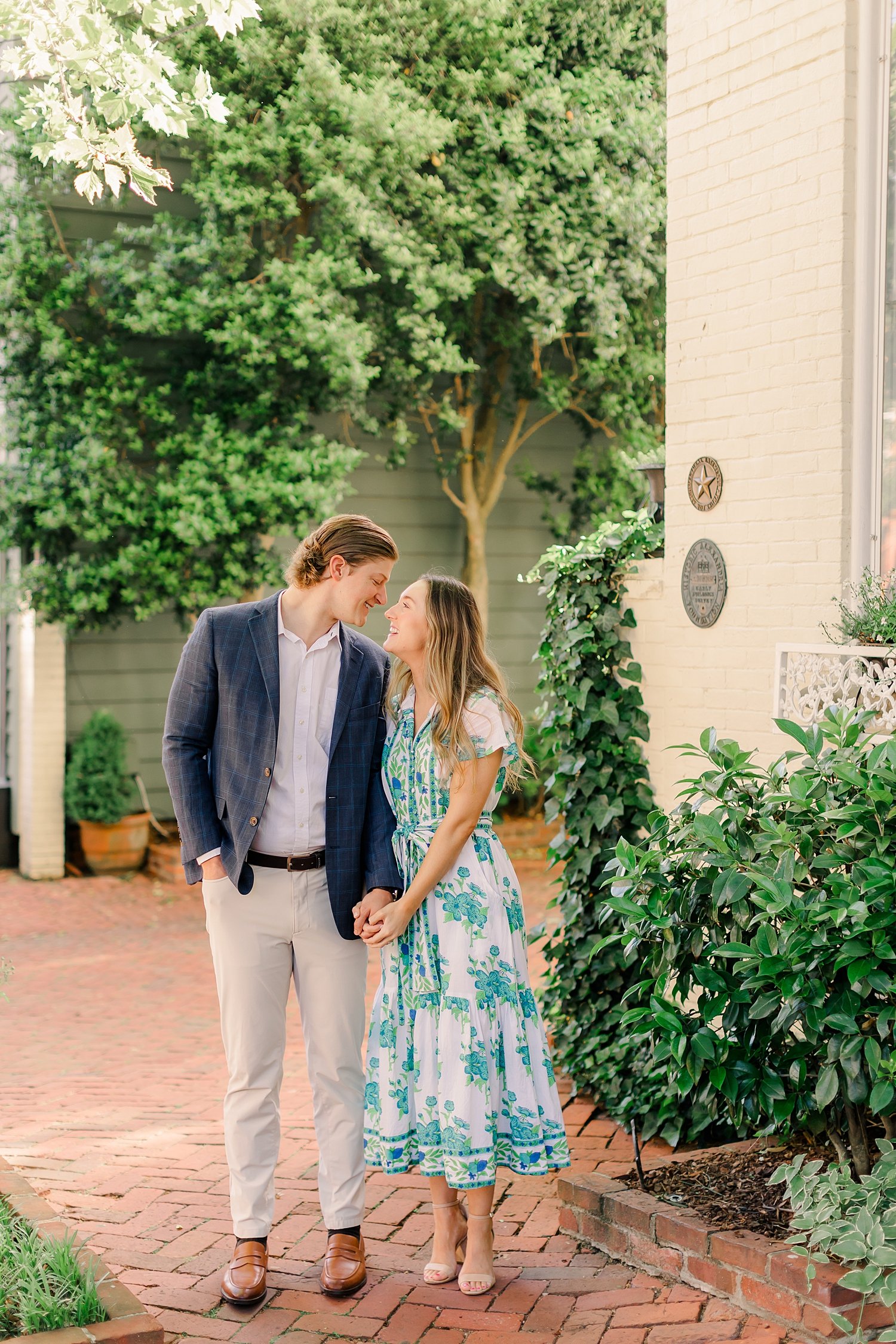 sarah-schmidt-photography-virginia-wedding-photographer-old-town-alexandira-summer-engagement-session_0028.jpg