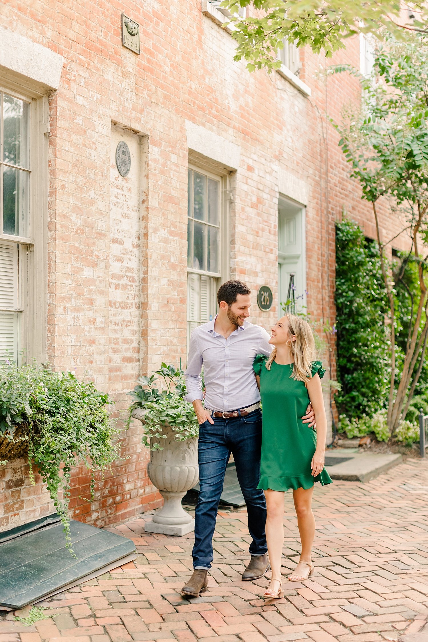 sarah-schmidt-photography-virginia-wedding-photographer-old-town-alexandria-engagement-session-with-dog_0014.jpg