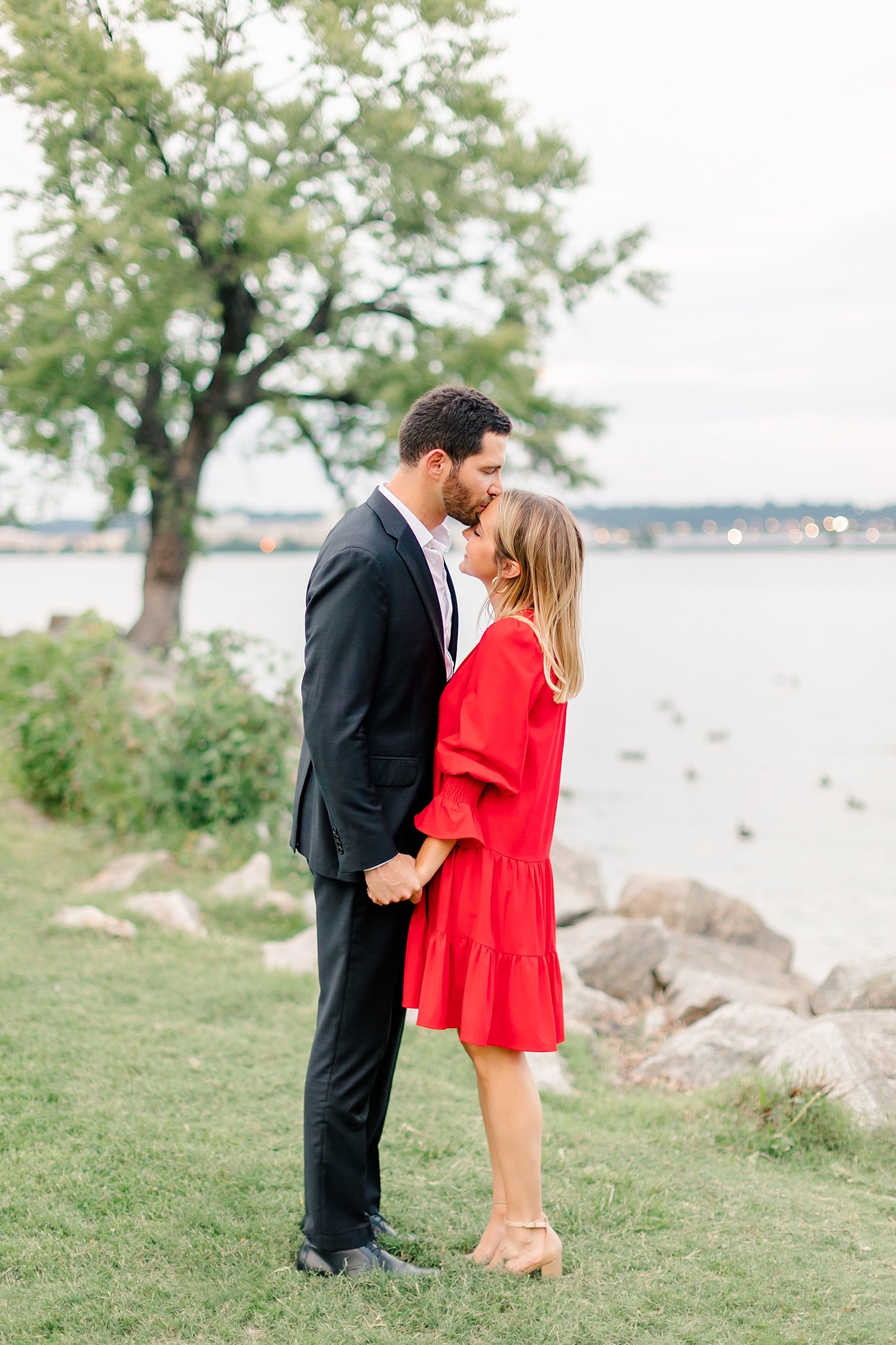 sarah-schmidt-photography-virginia-wedding-photographer-old-town-alexandria-engagement-session-with-dog_0040.jpg