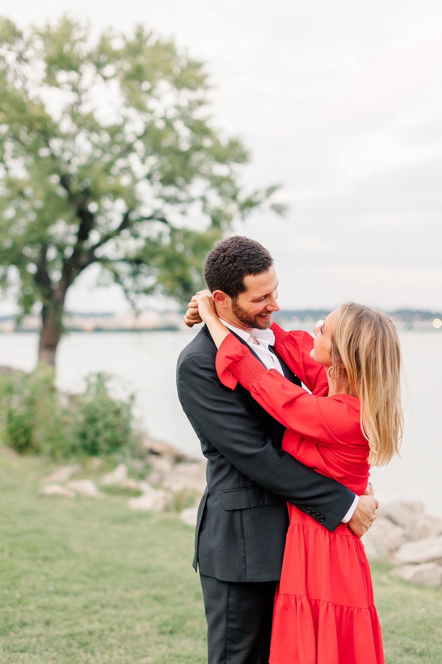 sarah-schmidt-photography-virginia-wedding-photographer-old-town-alexandria-engagement-session-with-dog_0045.jpg