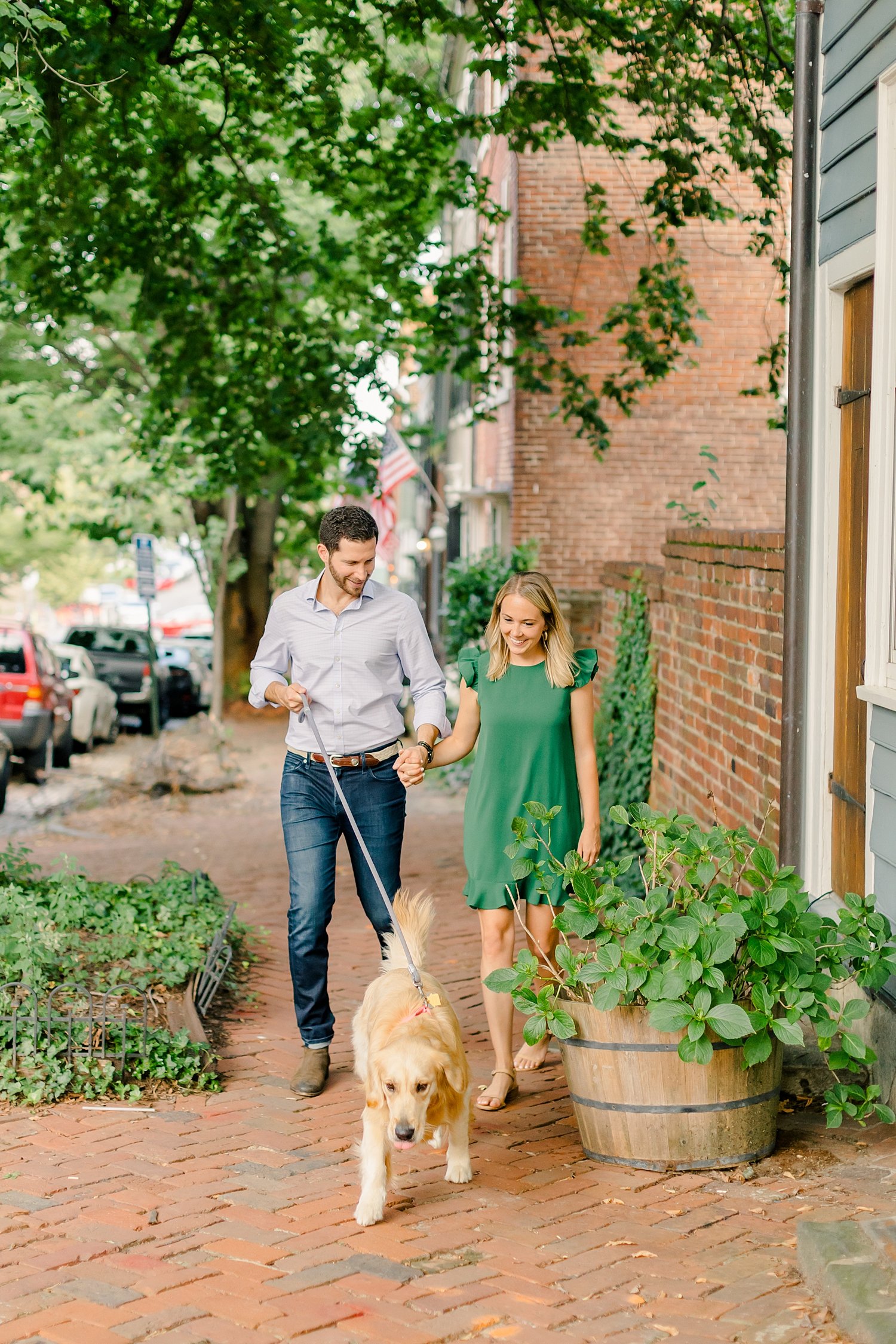 sarah-schmidt-photography-virginia-wedding-photographer-old-town-alexandria-engagement-session-with-dog_0006.jpg