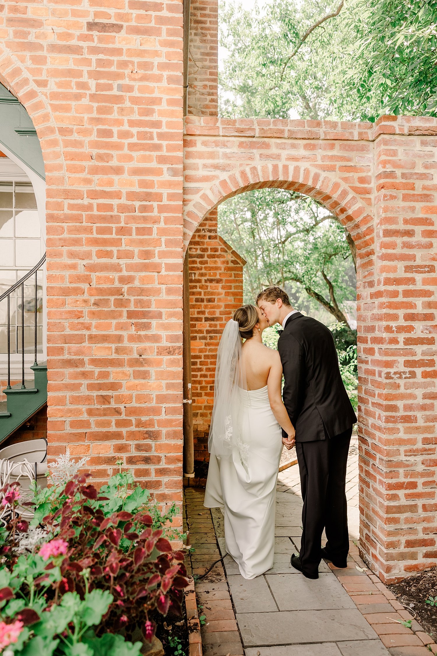 sarah-schmidt-photography-virginia-wedding-photographer-river-farm-wedding_0051.jpg