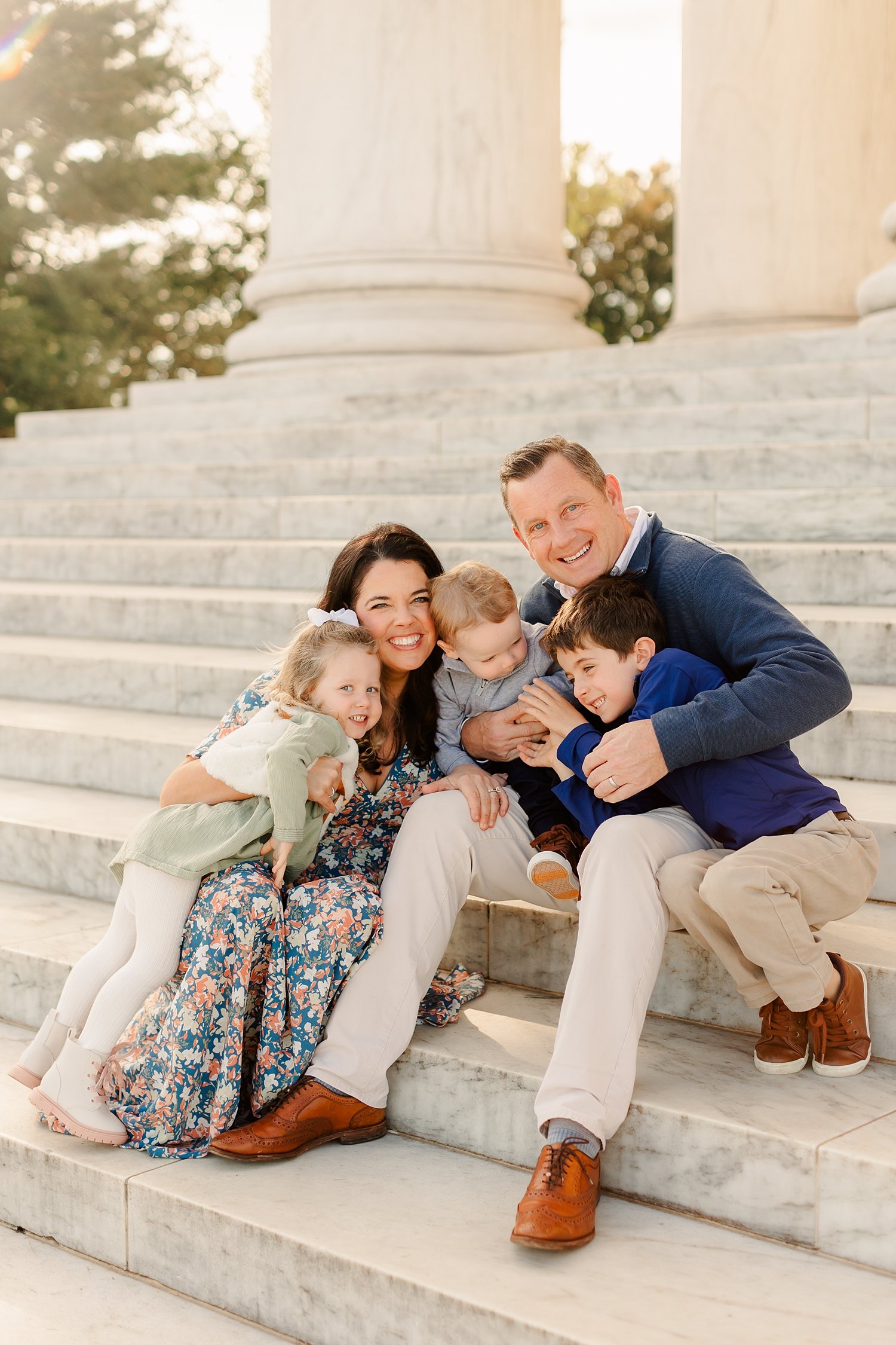 sarah-schmidt-photography-dc-family-photographer-fall-session-at-the-lincoln-memorial_0002.jpg