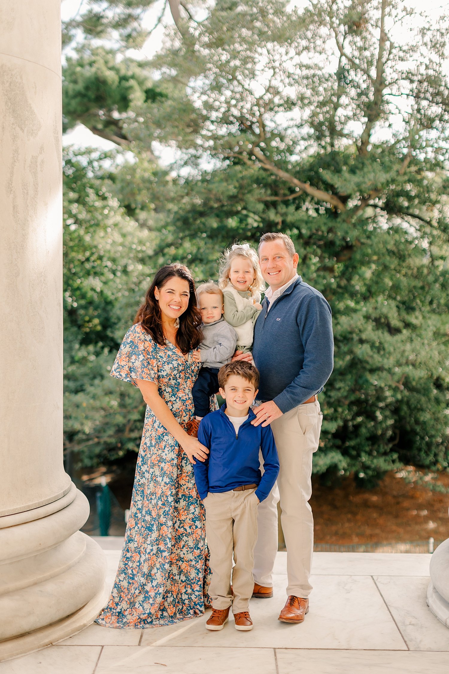 sarah-schmidt-photography-dc-family-photographer-fall-session-at-the-lincoln-memorial_0008.jpg