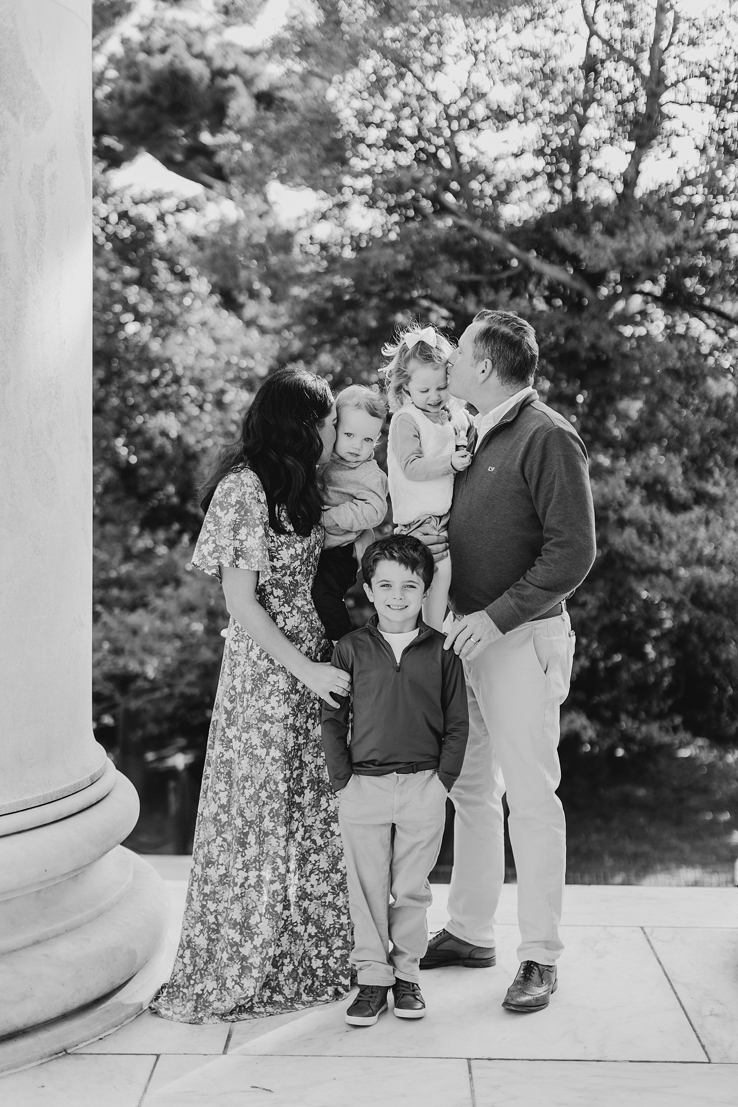 sarah-schmidt-photography-dc-family-photographer-fall-session-at-the-lincoln-memorial_0009.jpg