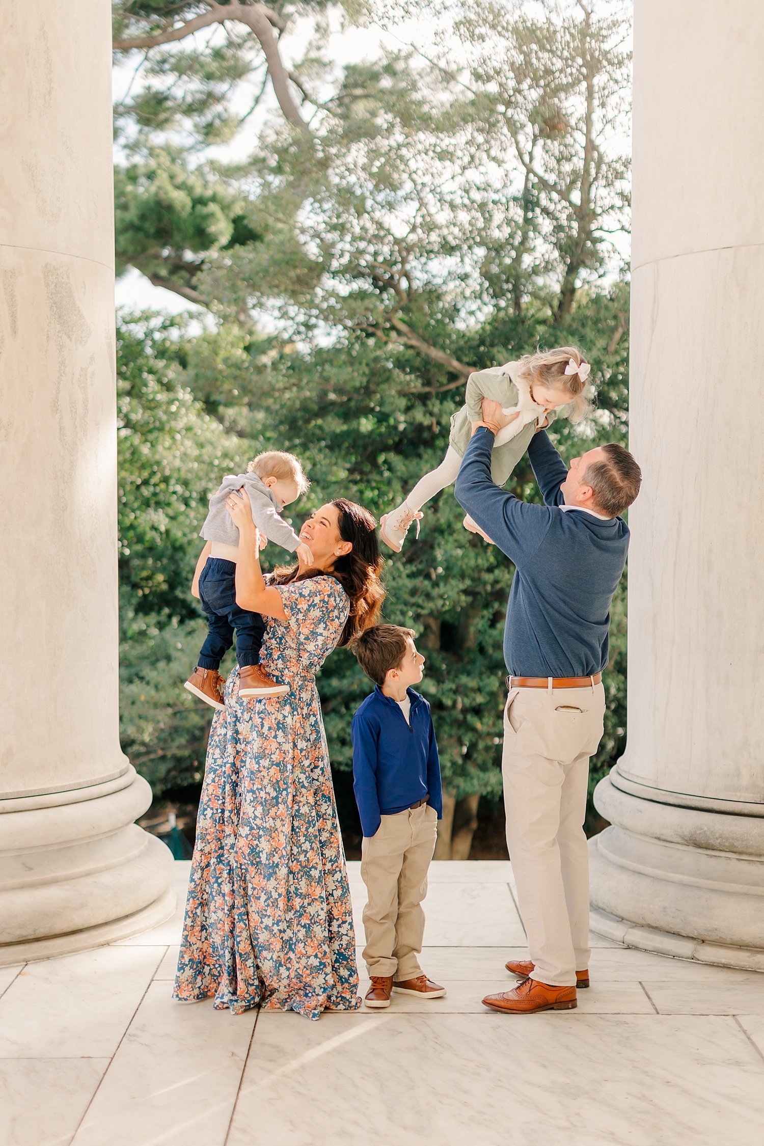 sarah-schmidt-photography-dc-family-photographer-fall-session-at-the-lincoln-memorial_0010.jpg