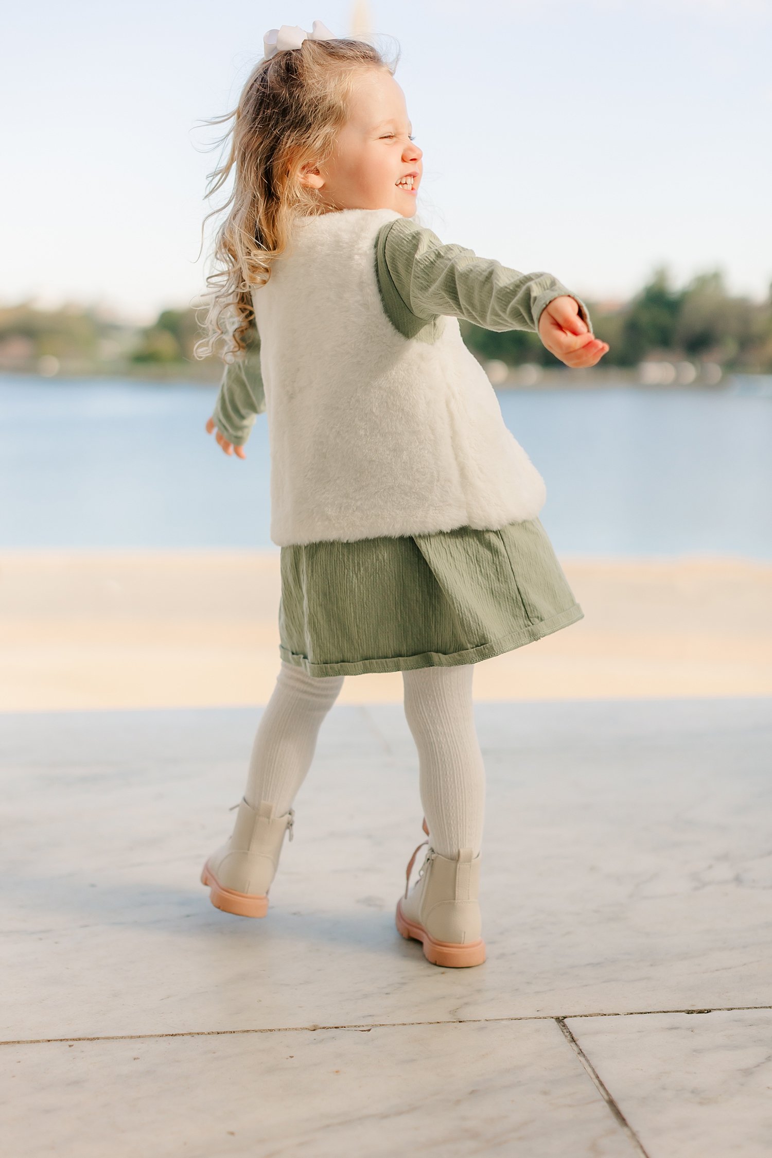 sarah-schmidt-photography-dc-family-photographer-fall-session-at-the-lincoln-memorial_0014.jpg