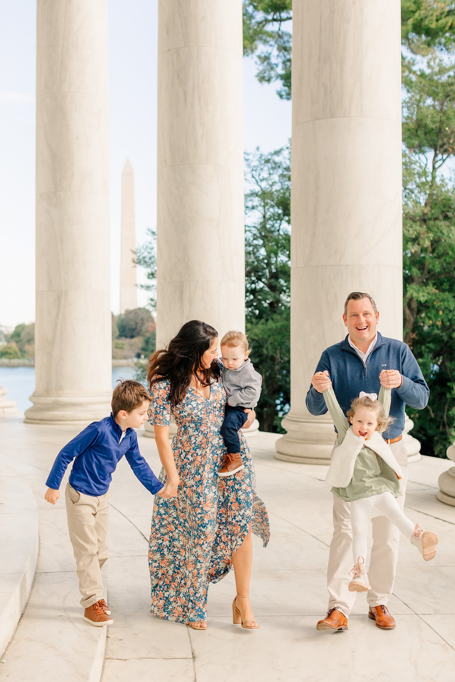 sarah-schmidt-photography-dc-family-photographer-fall-session-at-the-lincoln-memorial_0021.jpg