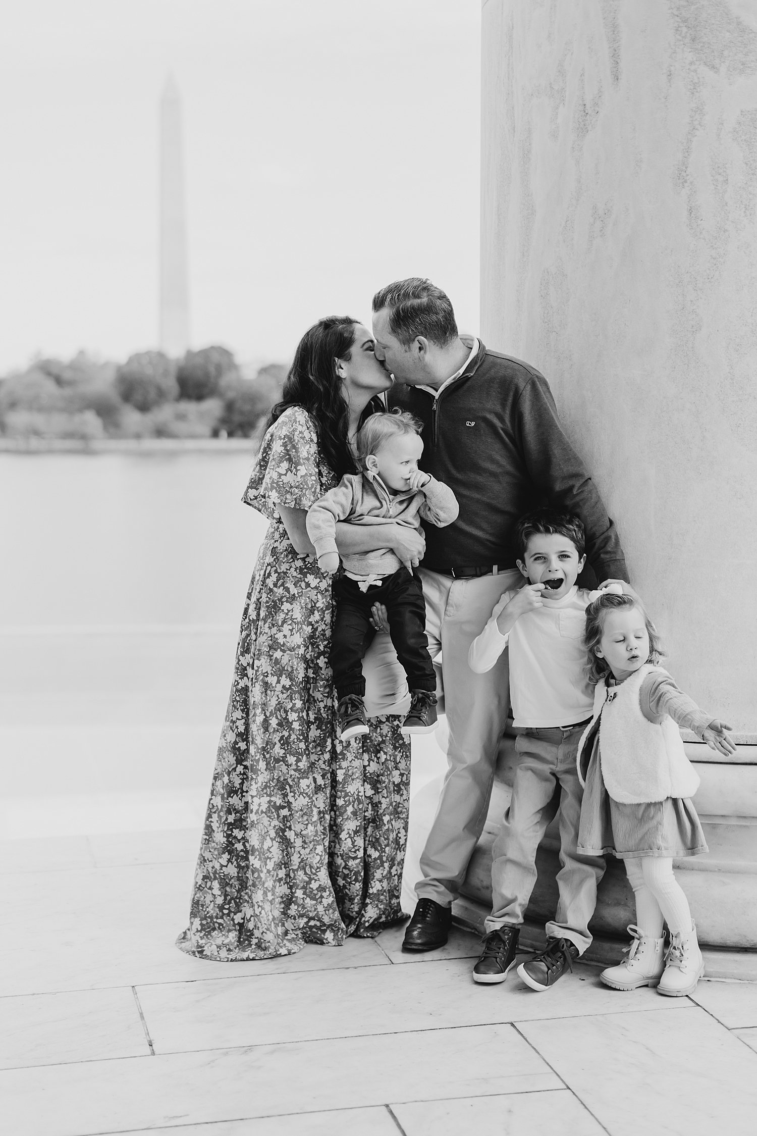 sarah-schmidt-photography-dc-family-photographer-fall-session-at-the-lincoln-memorial_0031.jpg