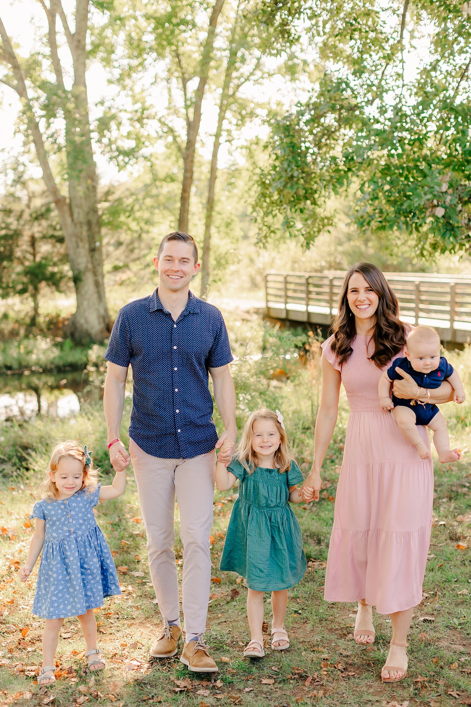 sarah-schmidt-photography-virginia-family-photographer-colorful-natural-light-family-session_0005.jpg