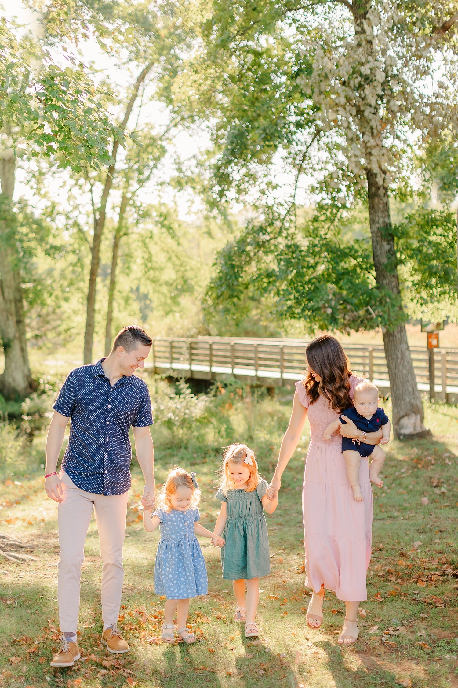 sarah-schmidt-photography-virginia-family-photographer-colorful-natural-light-family-session_0009.jpg