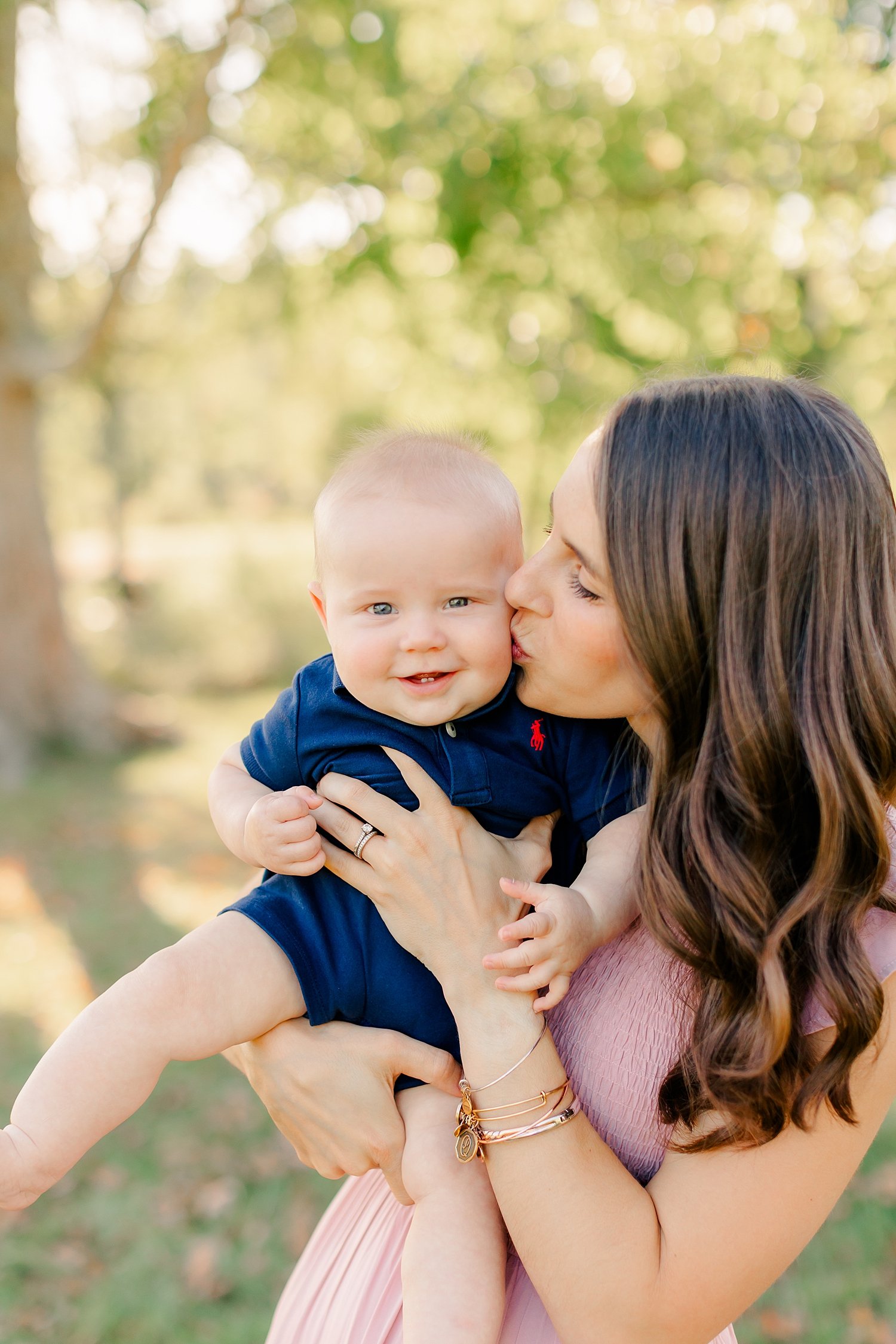 sarah-schmidt-photography-virginia-family-photographer-colorful-natural-light-family-session_0015.jpg