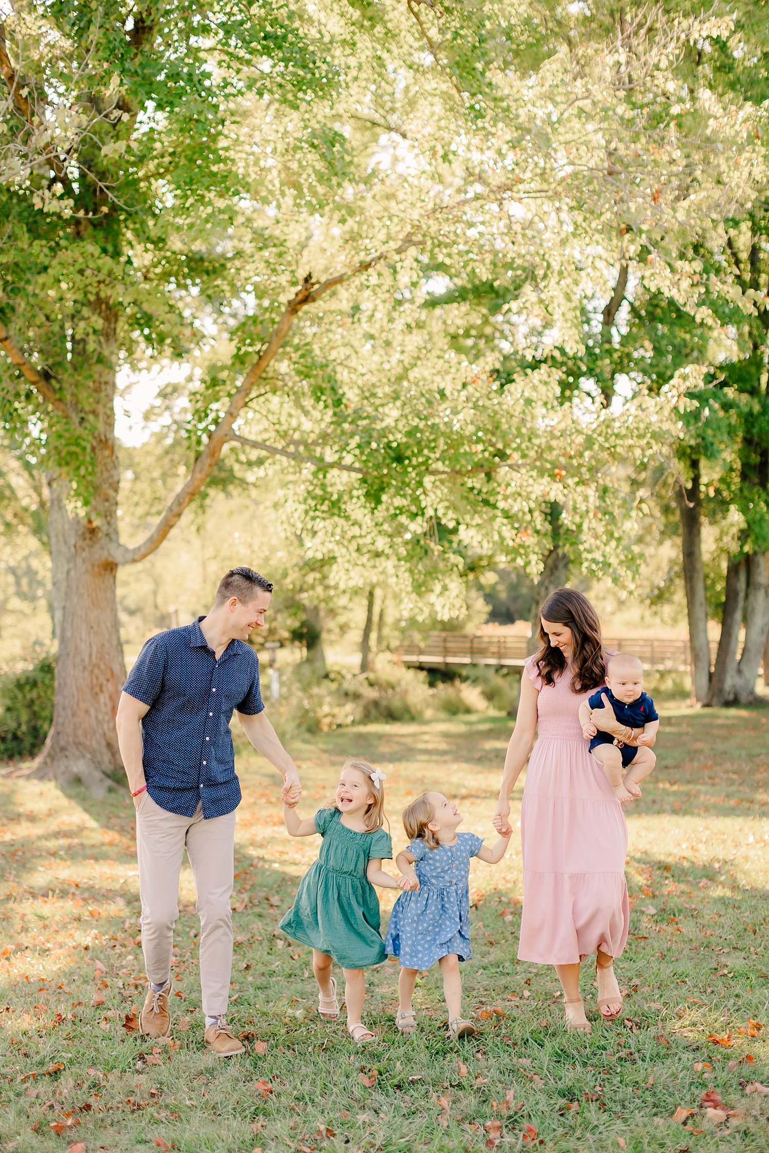 sarah-schmidt-photography-virginia-family-photographer-colorful-natural-light-family-session_0028.jpg