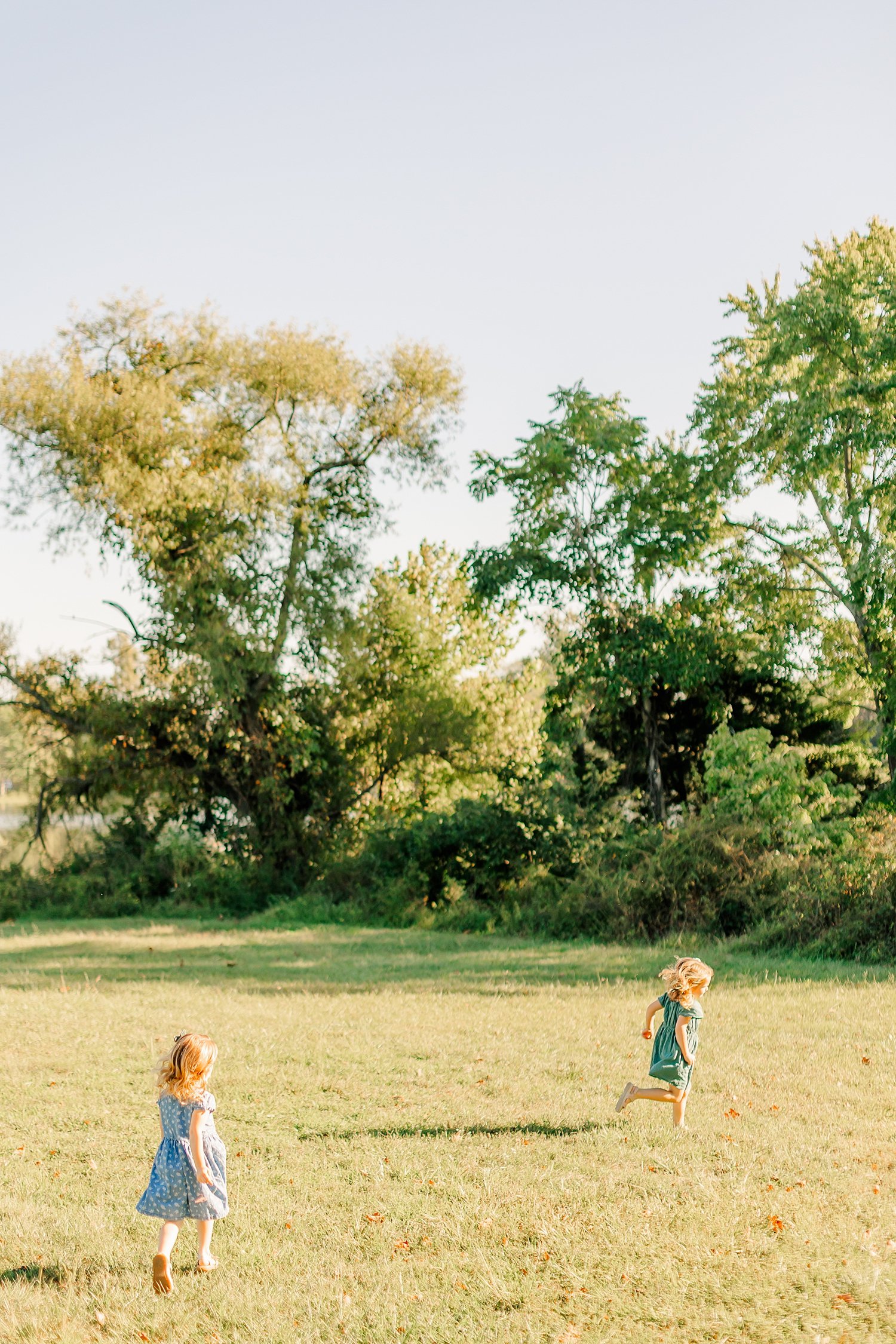 sarah-schmidt-photography-virginia-family-photographer-colorful-natural-light-family-session_0033.jpg