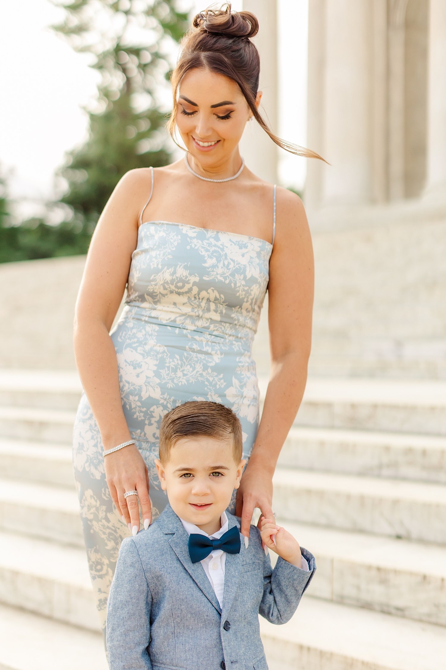 sarah-schmidt-photography-virginia-family-photographer-elegant-early-morning-jefferson-memorial-session_0009.jpg