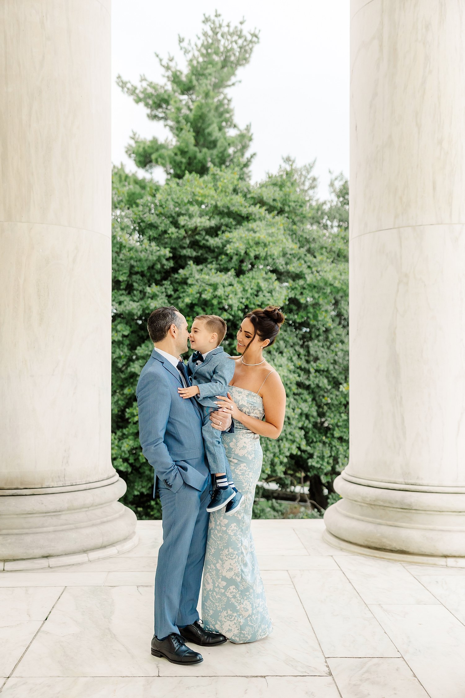 sarah-schmidt-photography-virginia-family-photographer-elegant-early-morning-jefferson-memorial-session_0019.jpg