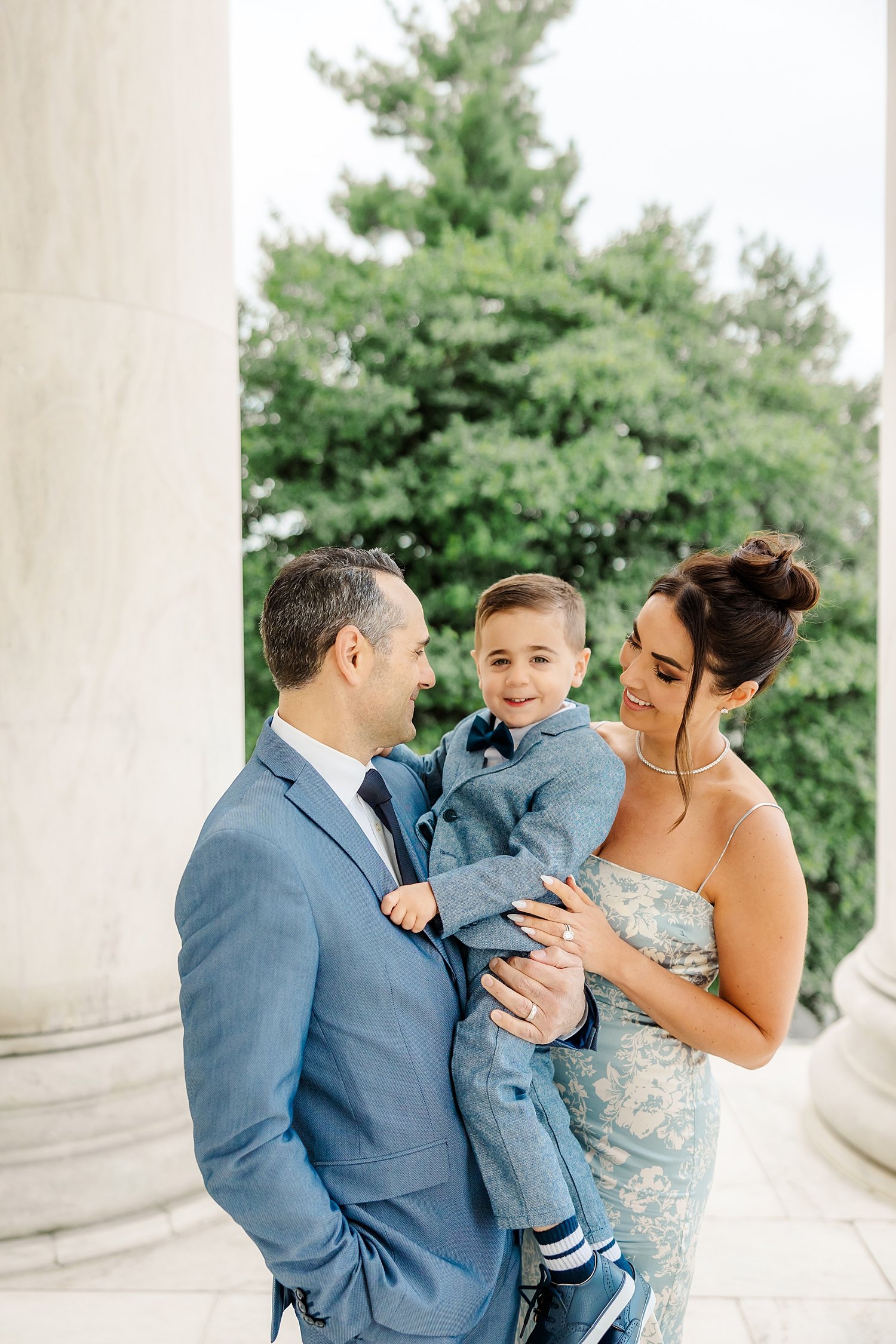 sarah-schmidt-photography-virginia-family-photographer-elegant-early-morning-jefferson-memorial-session_0018.jpg