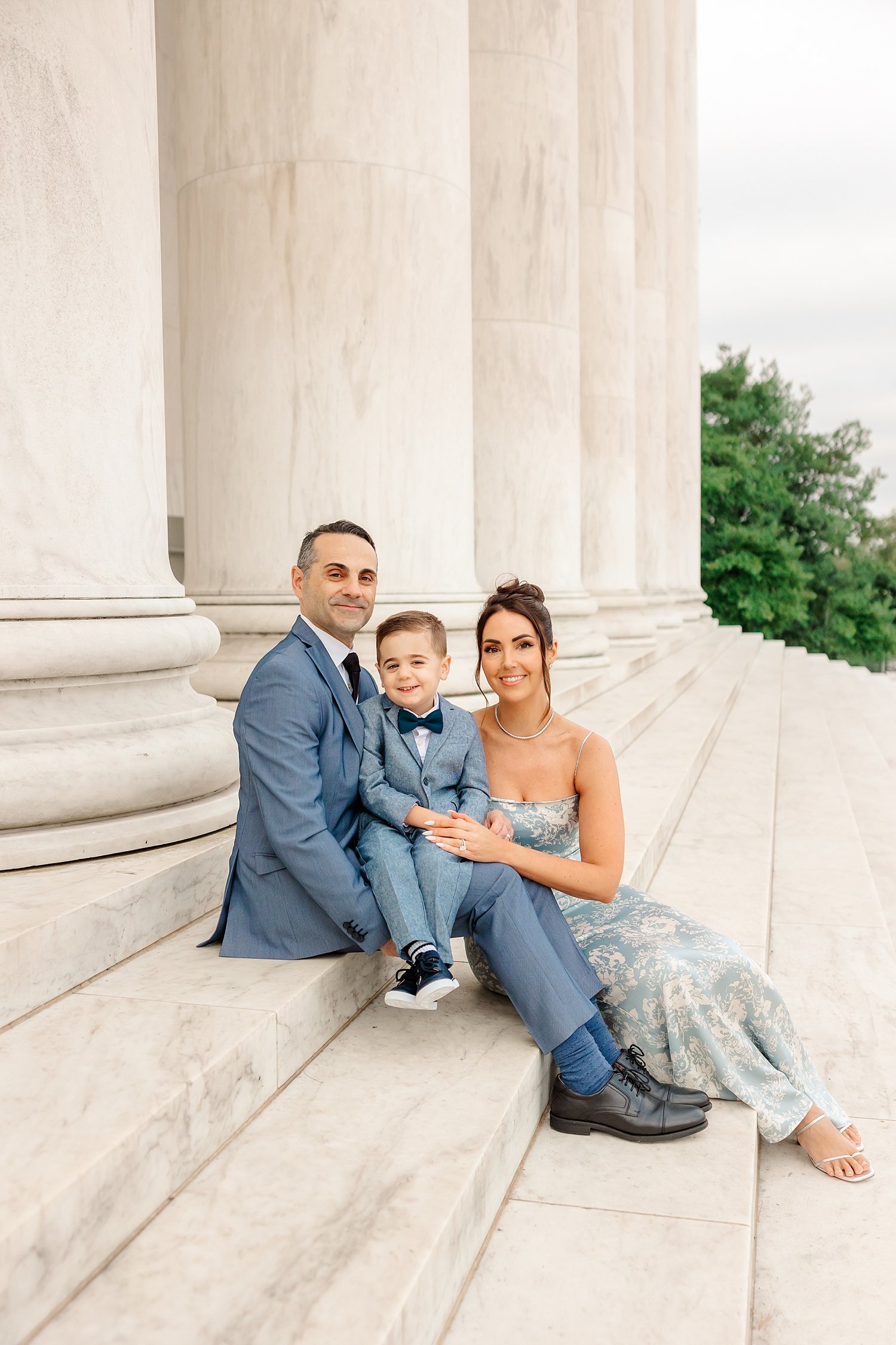 sarah-schmidt-photography-virginia-family-photographer-elegant-early-morning-jefferson-memorial-session_0027.jpg