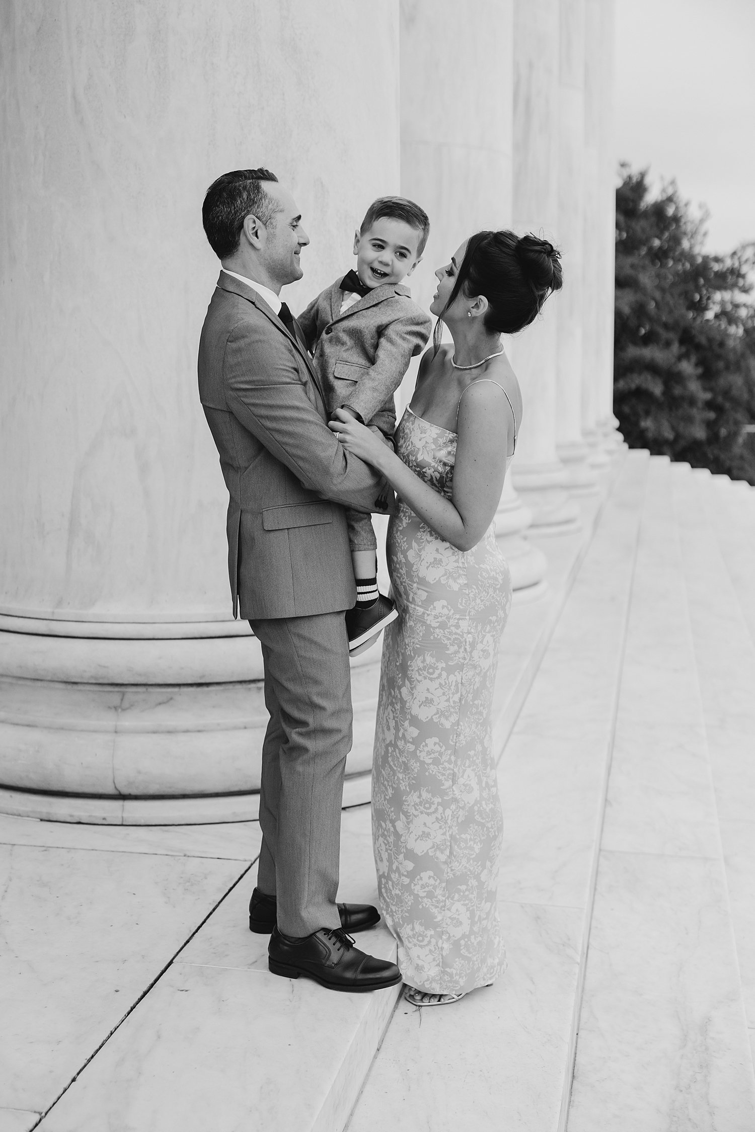 sarah-schmidt-photography-virginia-family-photographer-elegant-early-morning-jefferson-memorial-session_0034.jpg