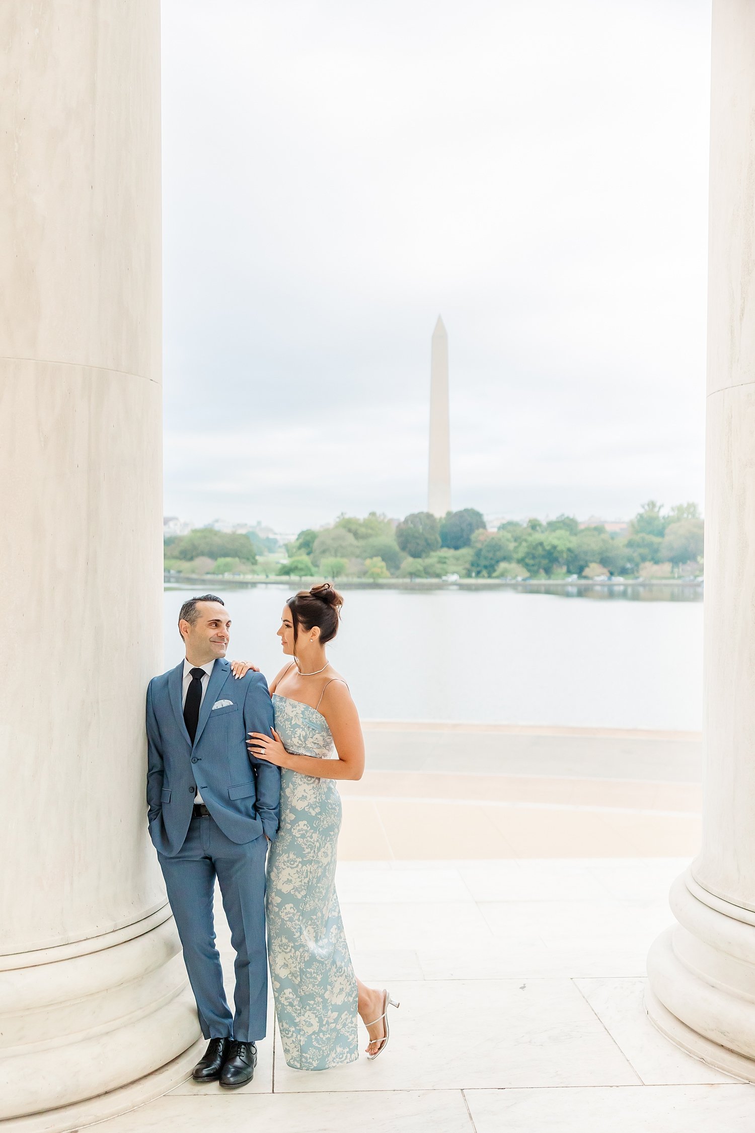 sarah-schmidt-photography-virginia-family-photographer-elegant-early-morning-jefferson-memorial-session_0031.jpg