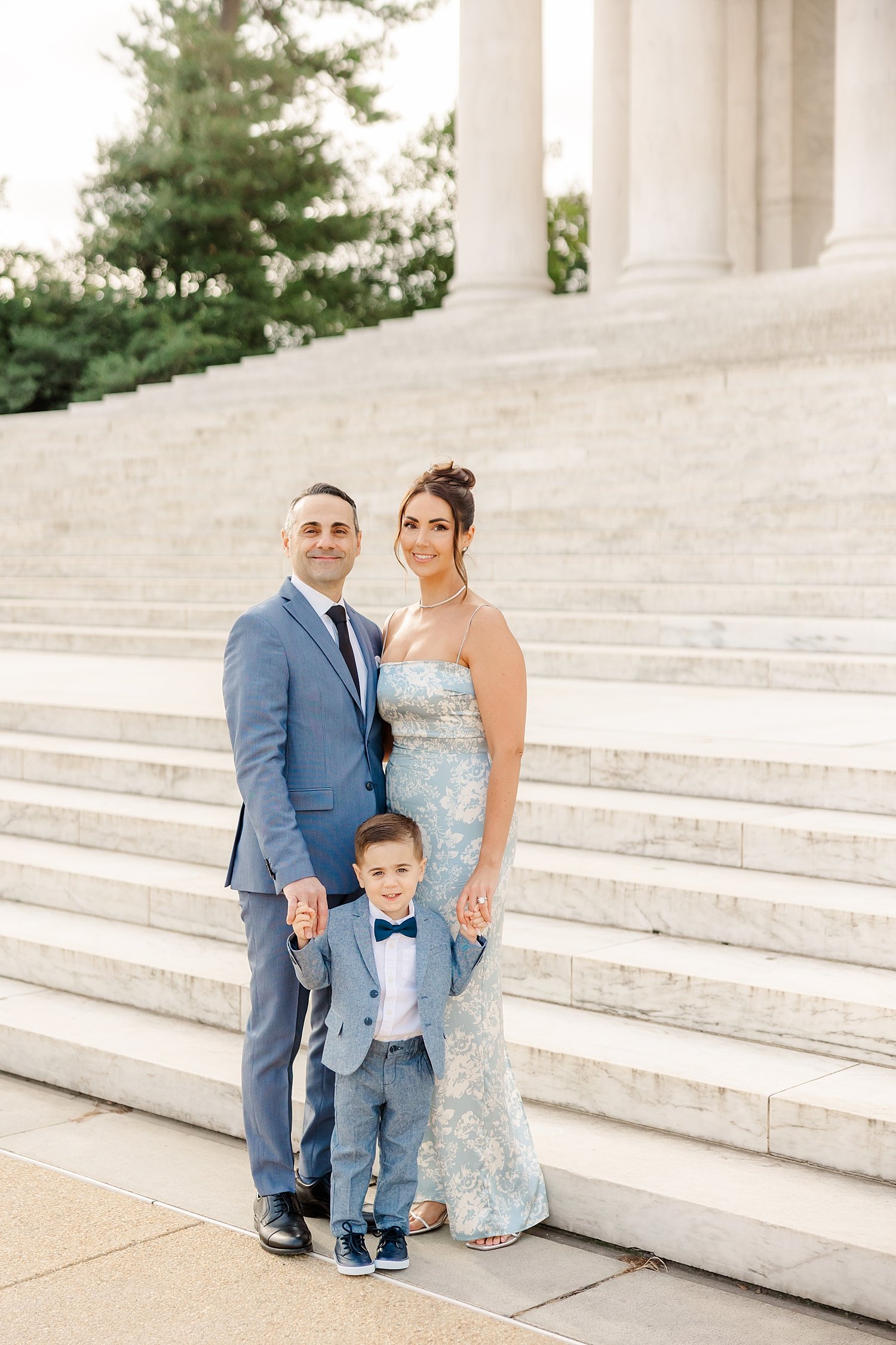 sarah-schmidt-photography-virginia-family-photographer-elegant-early-morning-jefferson-memorial-session_0002.jpg