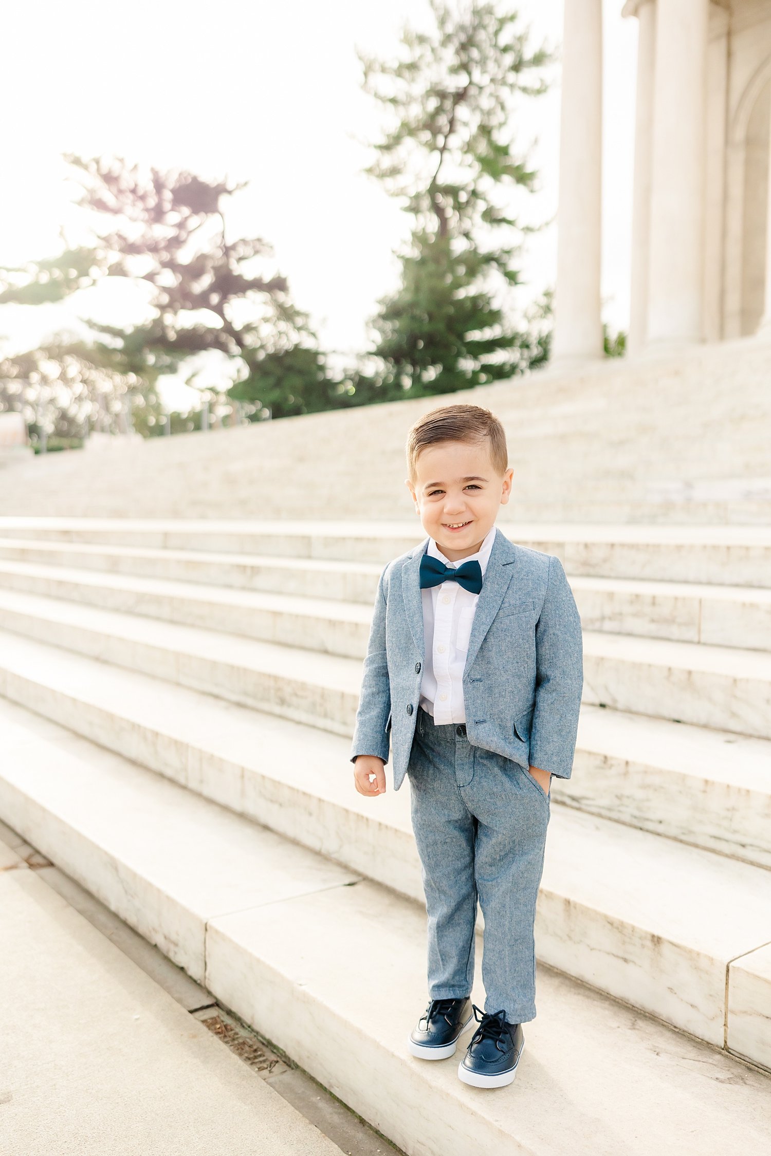 sarah-schmidt-photography-virginia-family-photographer-elegant-early-morning-jefferson-memorial-session_0001.jpg