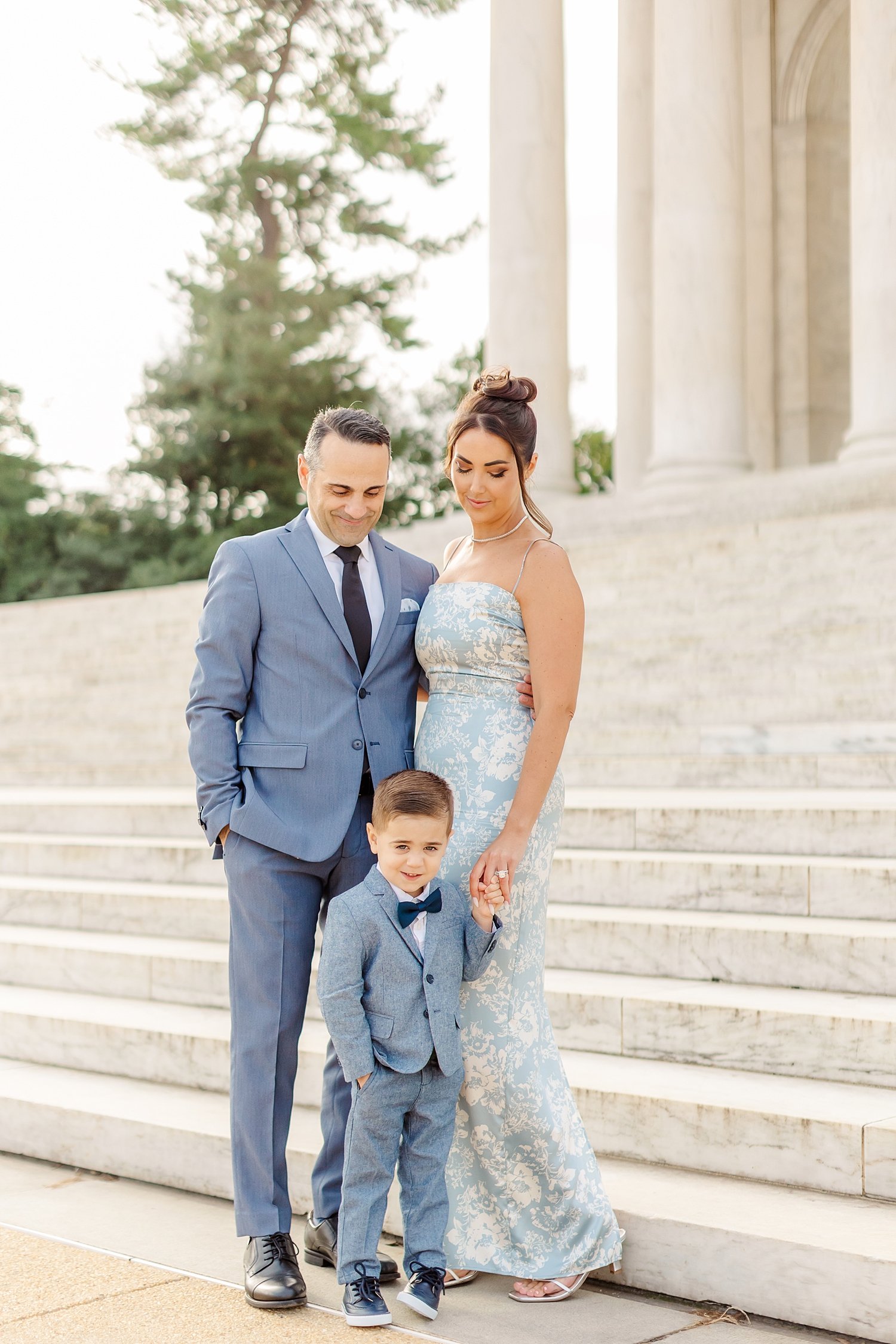 sarah-schmidt-photography-virginia-family-photographer-elegant-early-morning-jefferson-memorial-session_0004.jpg