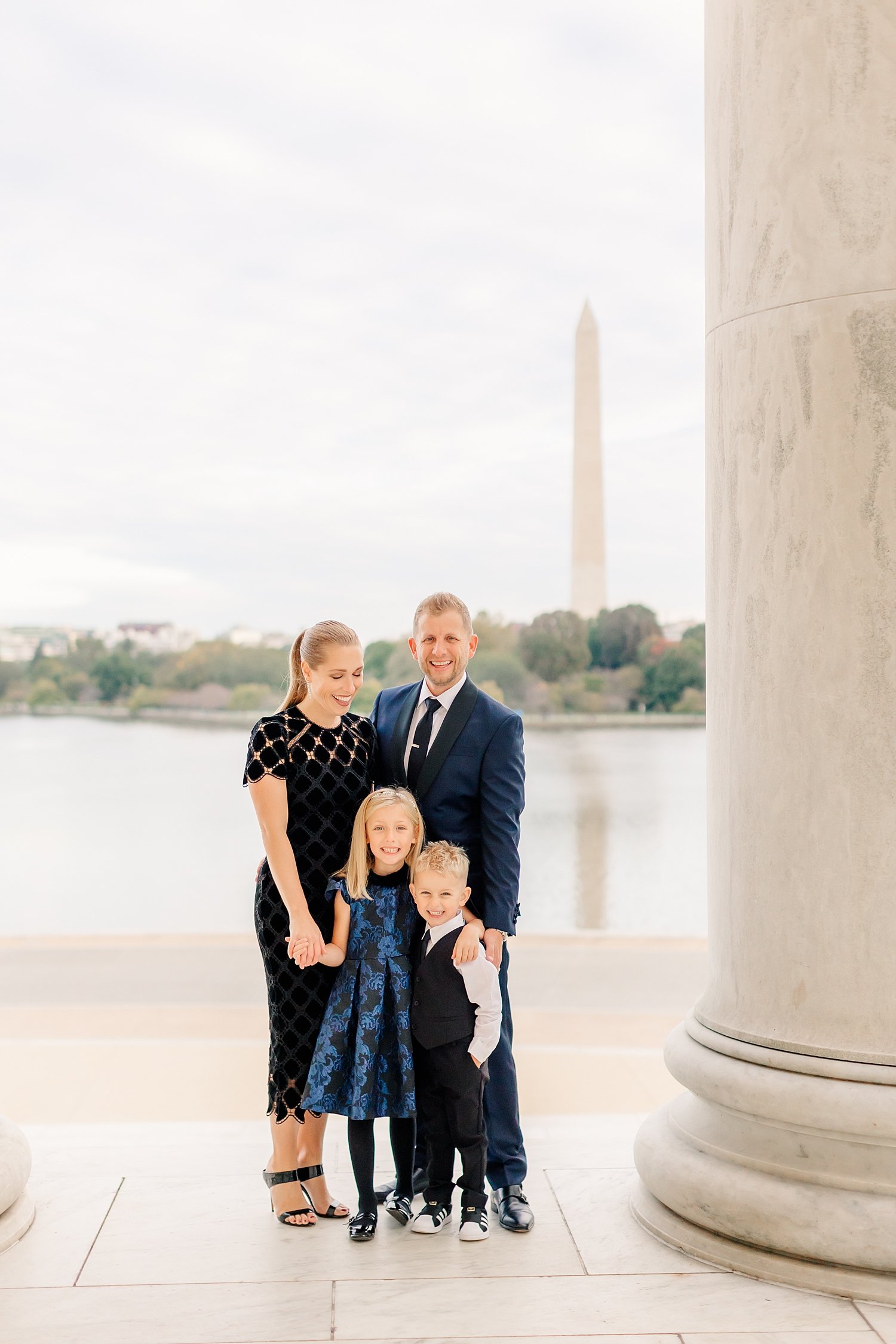 sarah-schmidt-photography-virginia-family-photographer-elegant-lincoln-memorial-family-session_0001.jpg