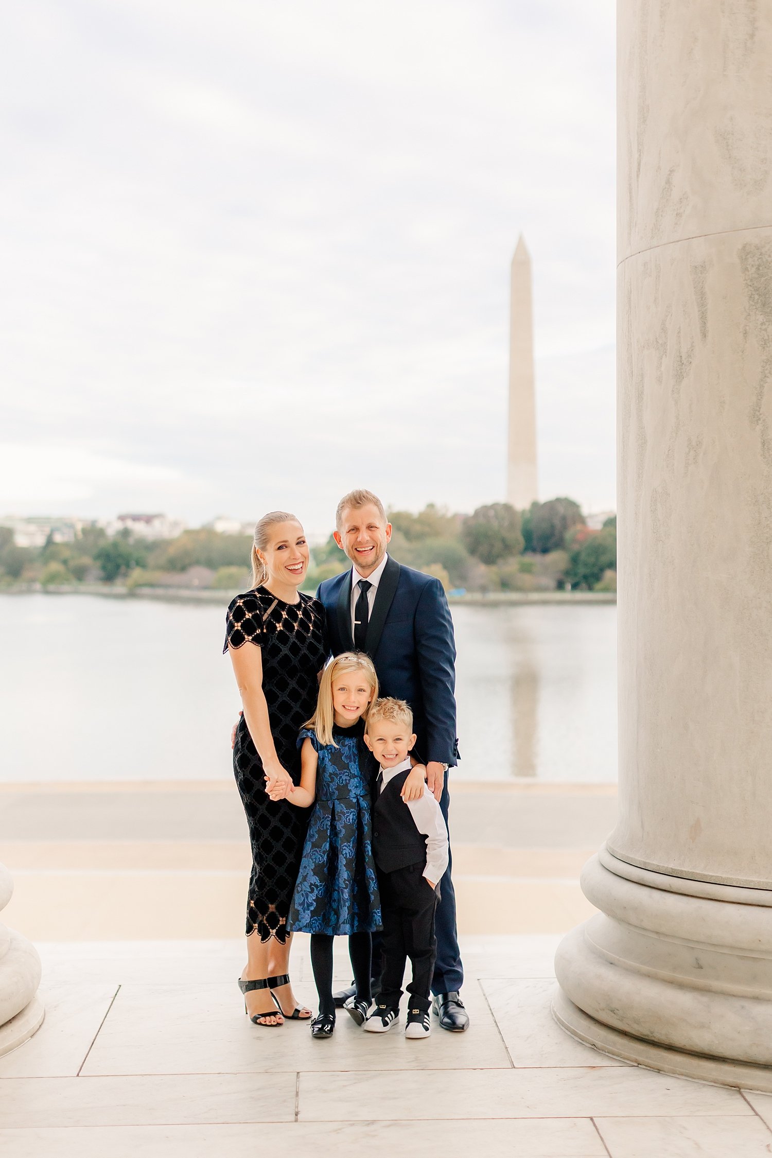 sarah-schmidt-photography-virginia-family-photographer-elegant-lincoln-memorial-family-session_0002.jpg