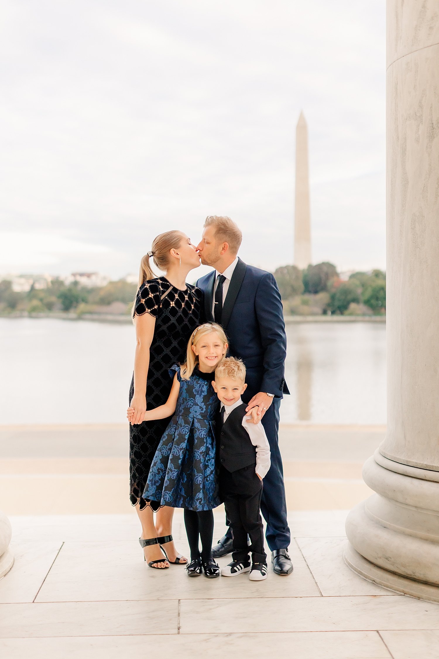 sarah-schmidt-photography-virginia-family-photographer-elegant-lincoln-memorial-family-session_0003.jpg