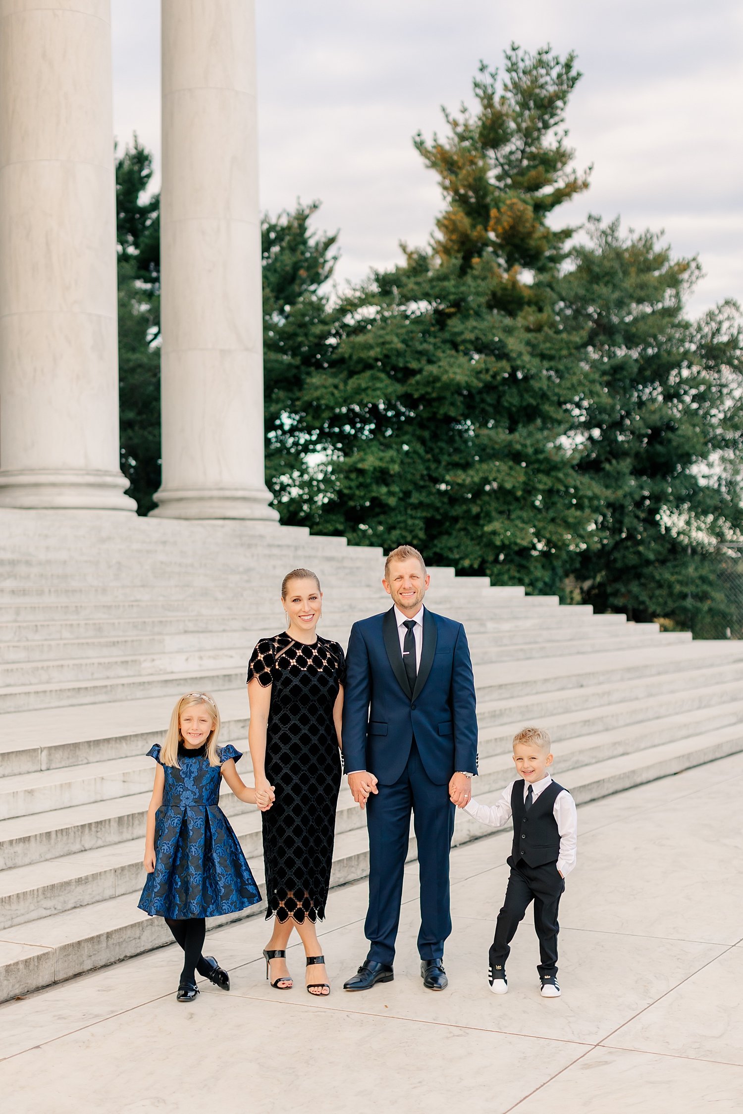 sarah-schmidt-photography-virginia-family-photographer-elegant-lincoln-memorial-family-session_0014.jpg