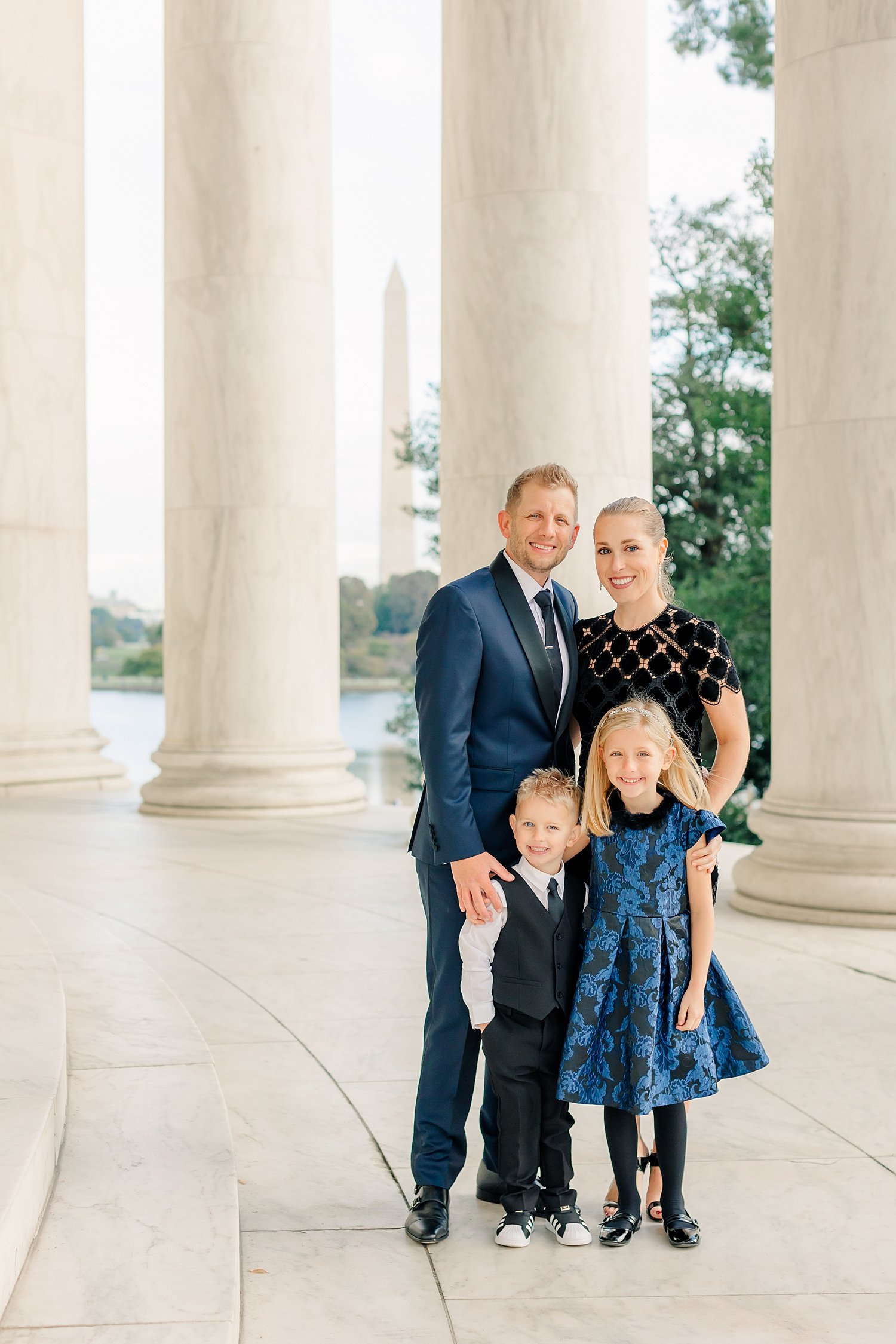 sarah-schmidt-photography-virginia-family-photographer-elegant-lincoln-memorial-family-session_0021.jpg