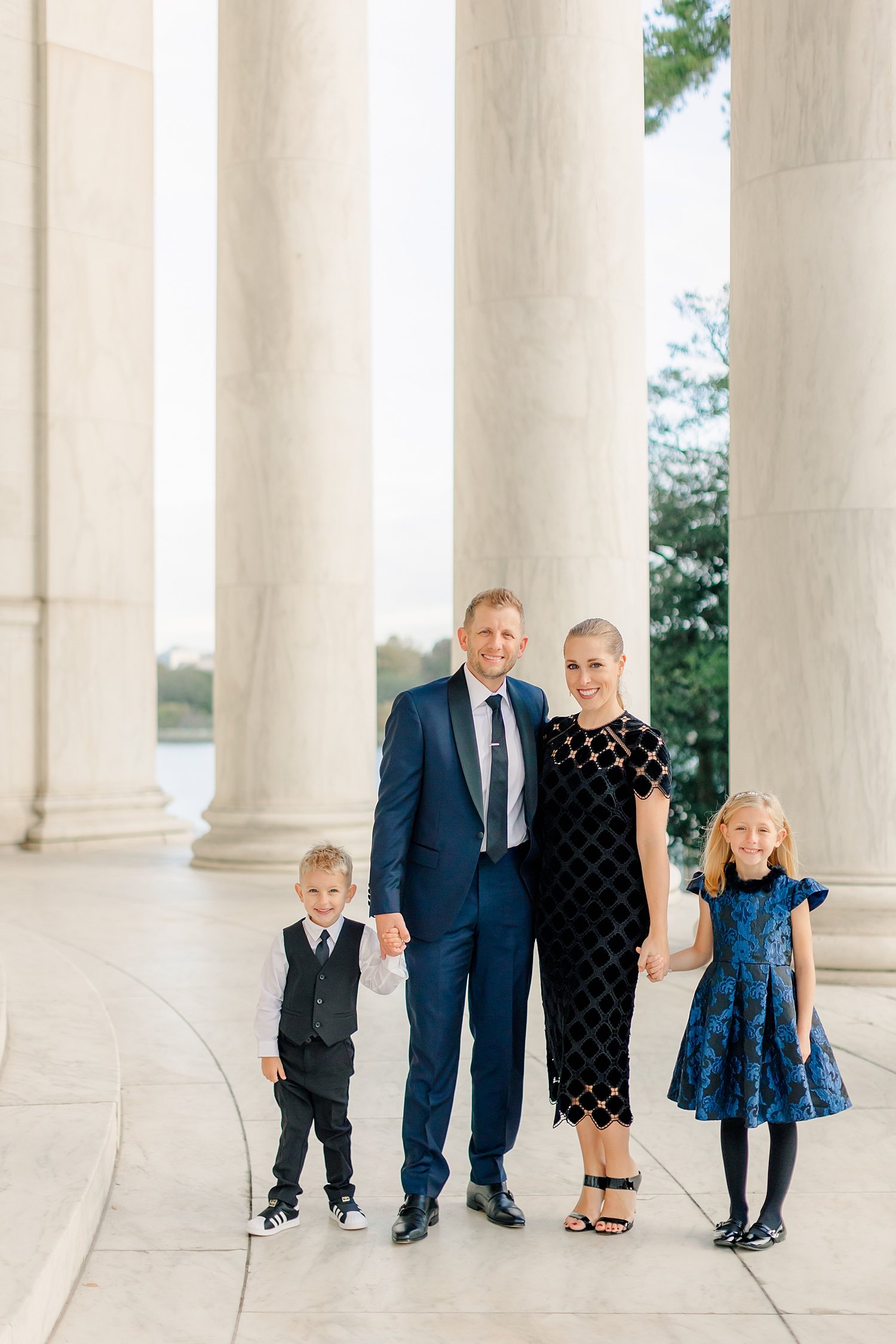 sarah-schmidt-photography-virginia-family-photographer-elegant-lincoln-memorial-family-session_0022.jpg