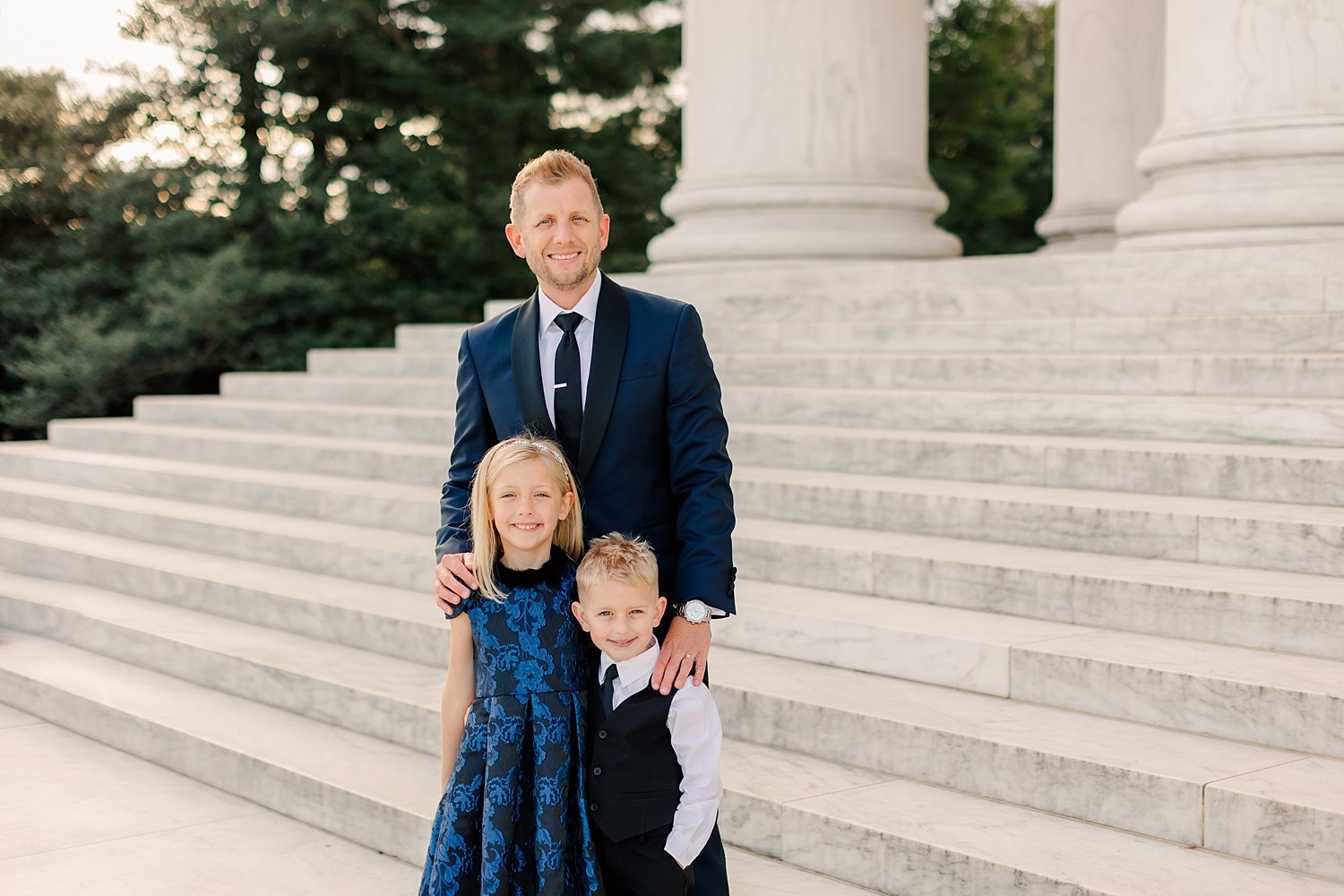 sarah-schmidt-photography-virginia-family-photographer-elegant-lincoln-memorial-family-session_0025.jpg