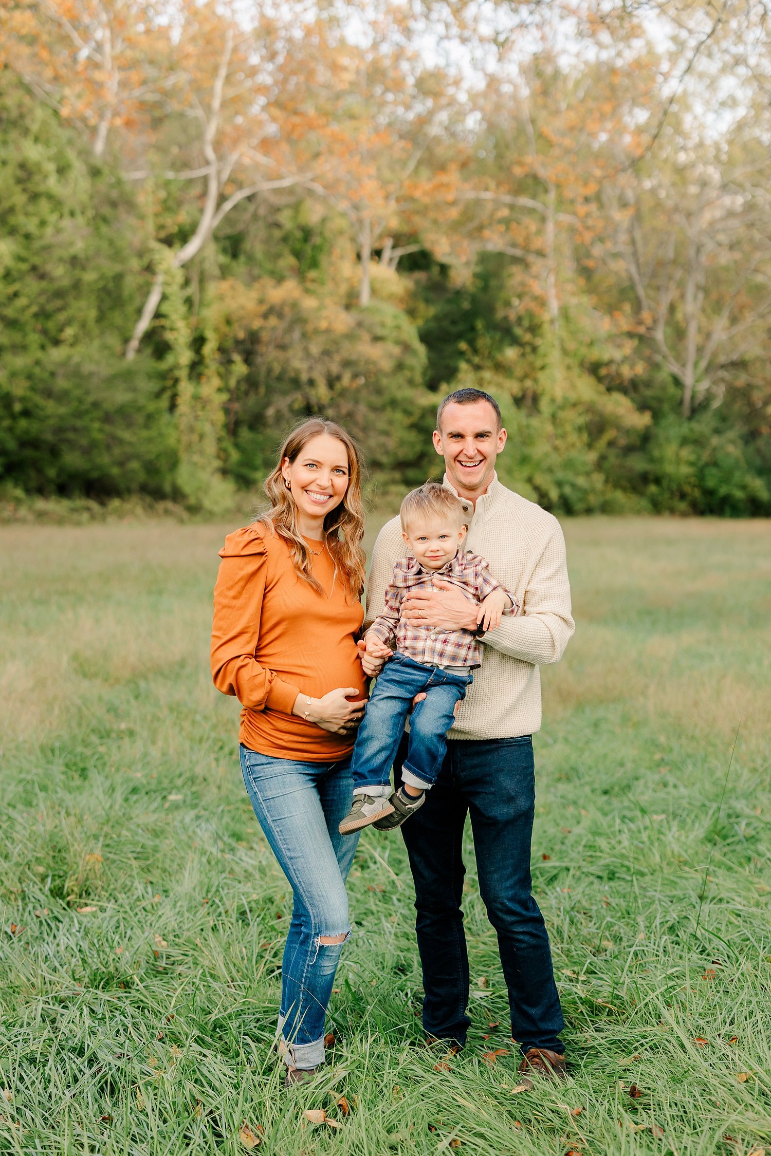 sarah-schmidt-photography-virginia-family-photographer-fall-foliage-family-maternity-session_0001.jpg