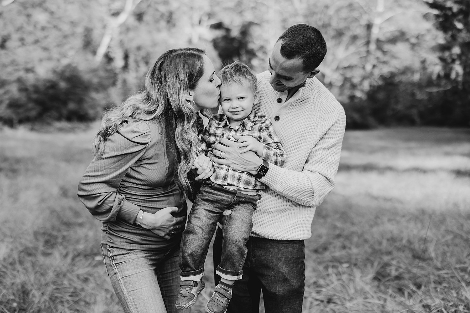 sarah-schmidt-photography-virginia-family-photographer-fall-foliage-family-maternity-session_0004.jpg