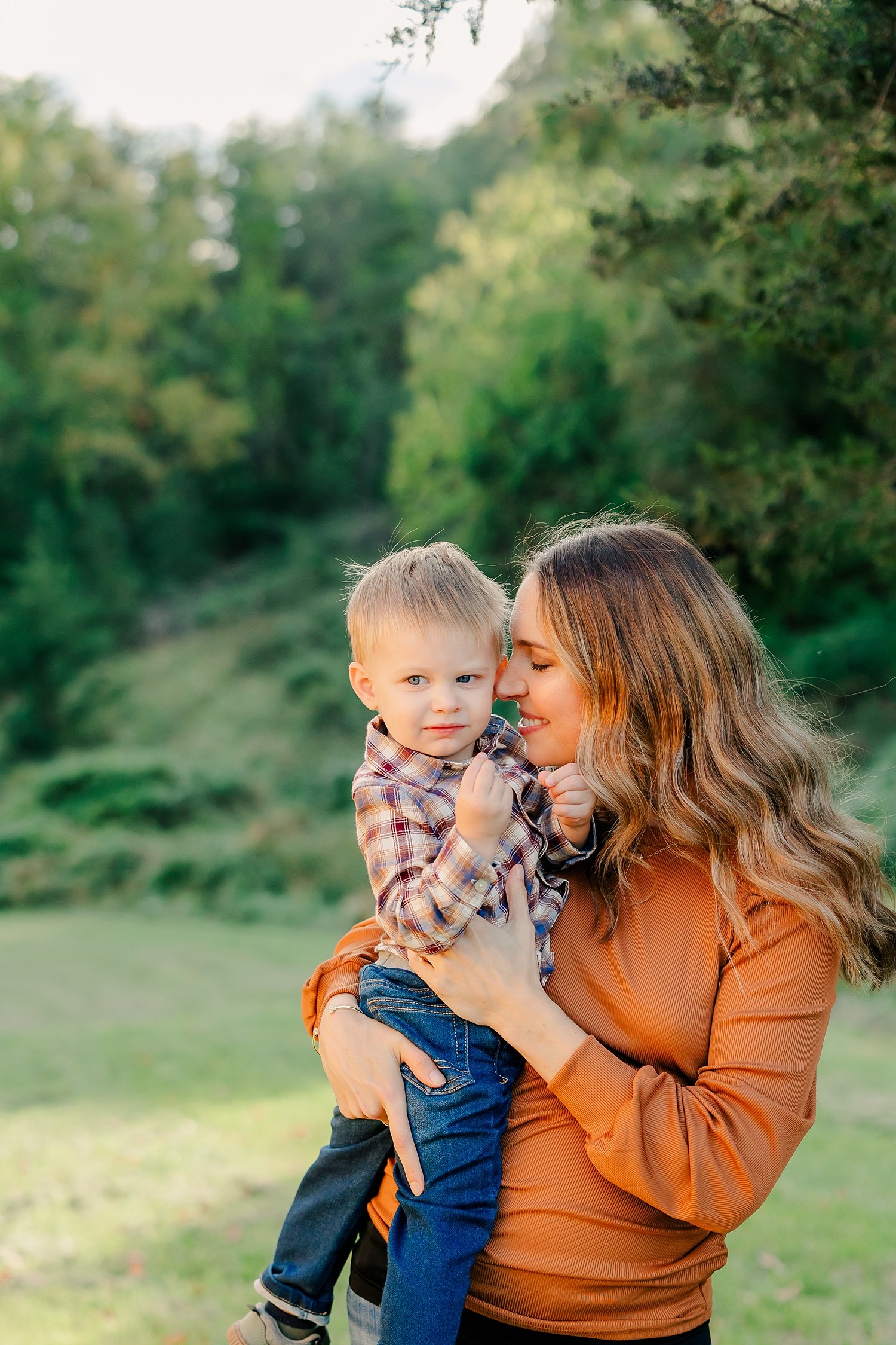 sarah-schmidt-photography-virginia-family-photographer-fall-foliage-family-maternity-session_0027.jpg