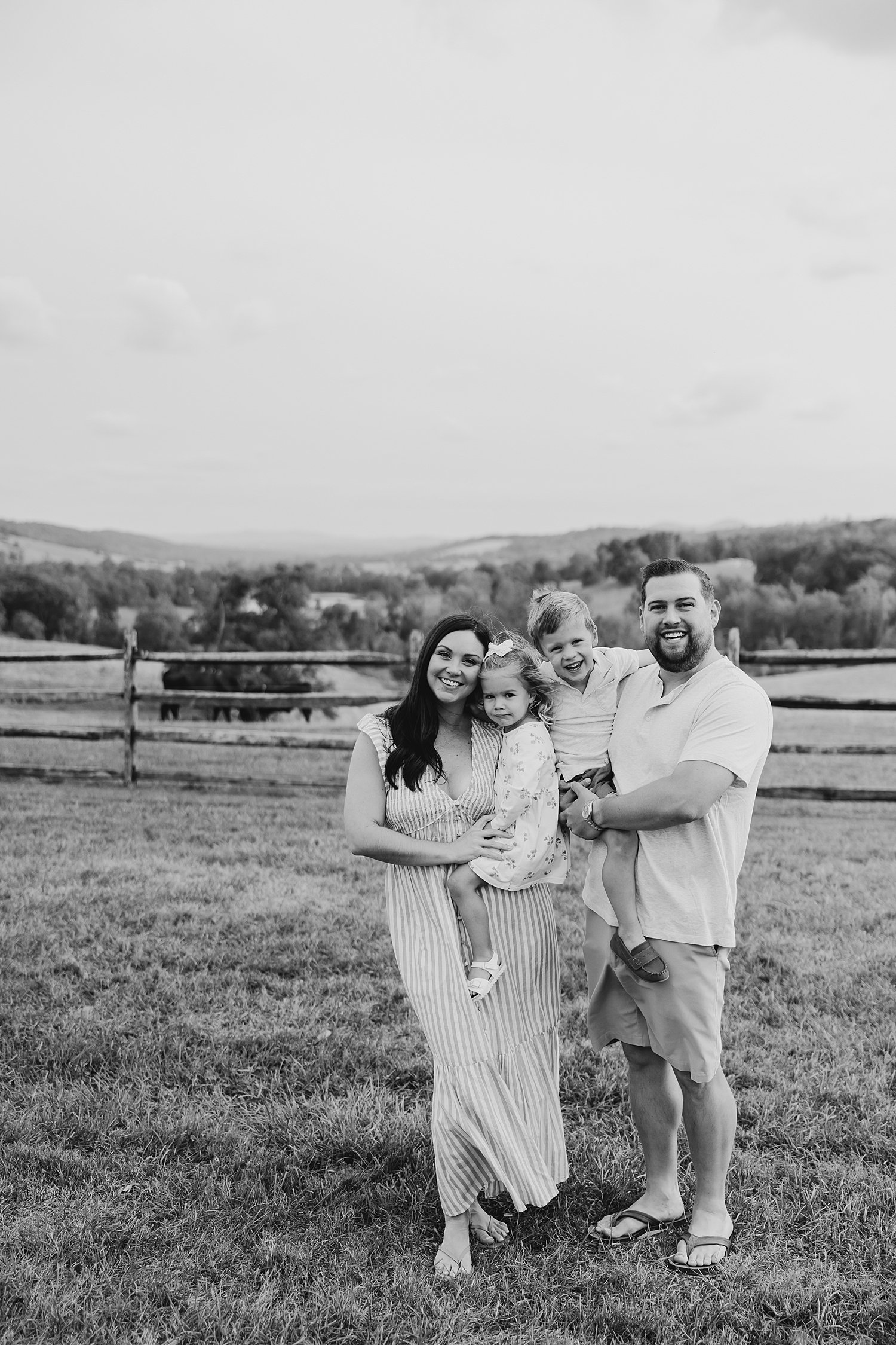 sarah-schmidt-photography-virginia-family-photographer-family-session-at-the-farm_0001.jpg