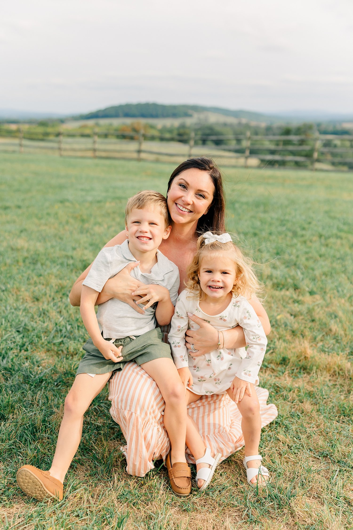 sarah-schmidt-photography-virginia-family-photographer-family-session-at-the-farm_0011.jpg