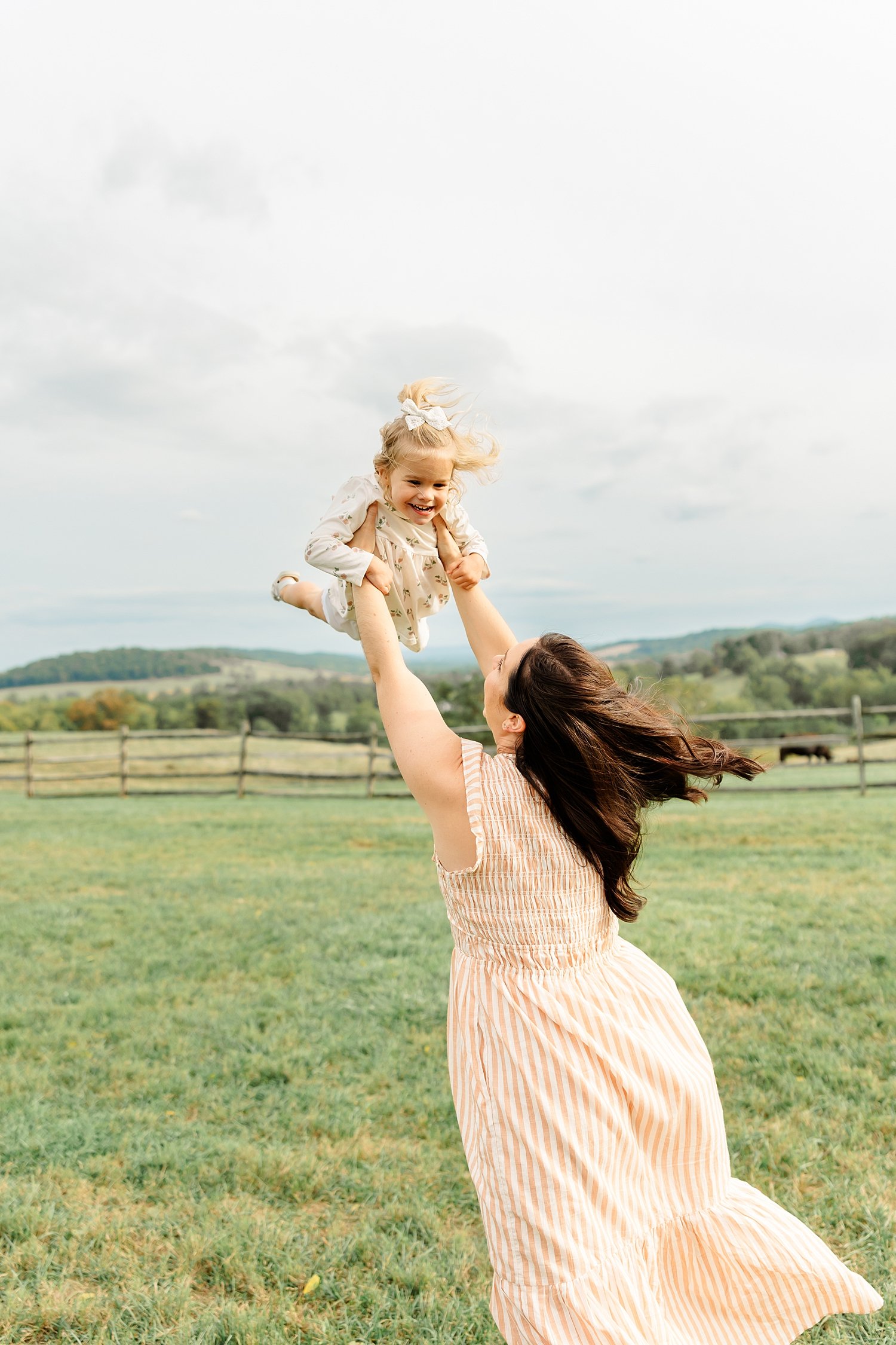 sarah-schmidt-photography-virginia-family-photographer-family-session-at-the-farm_0016.jpg