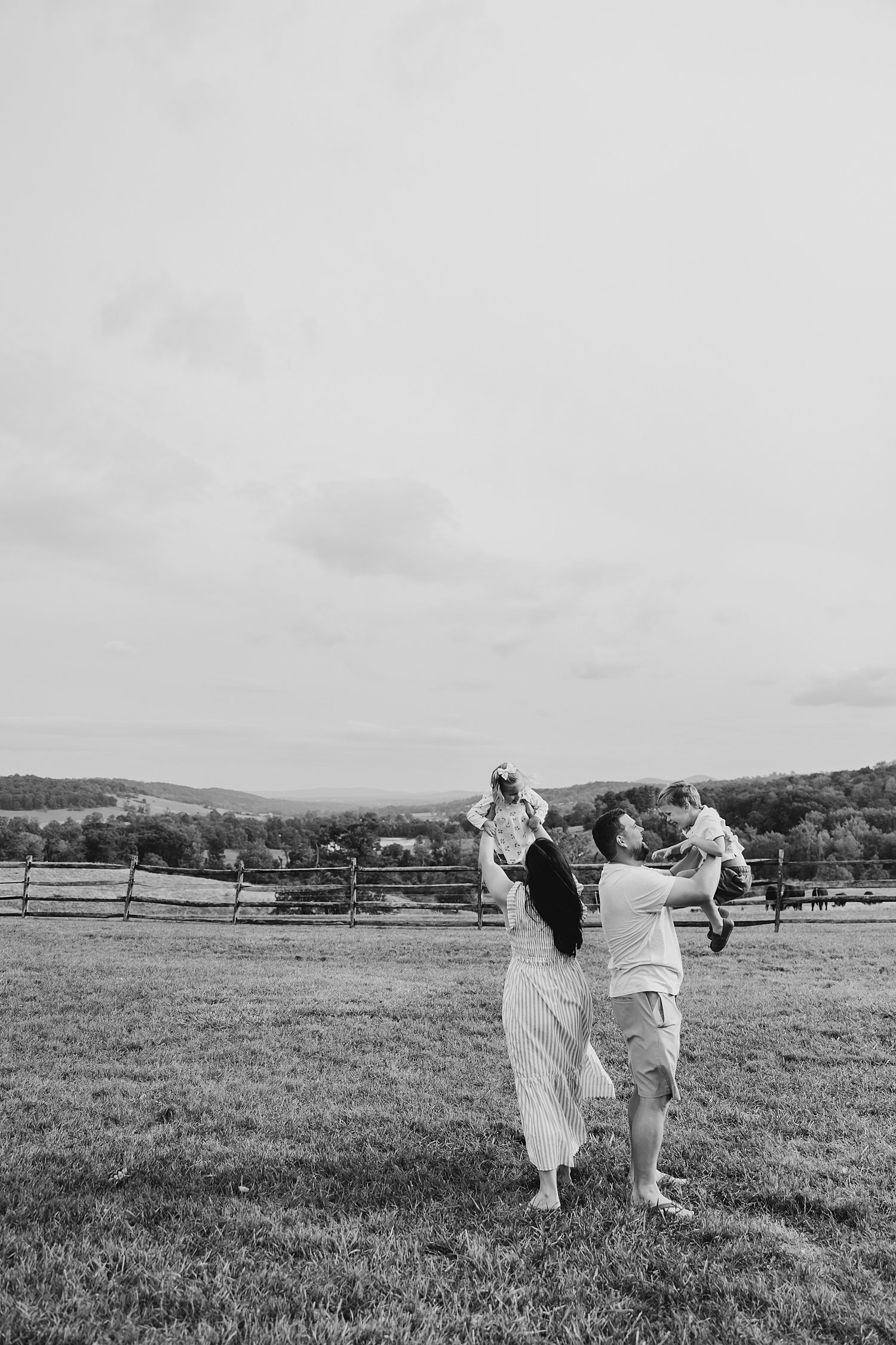 sarah-schmidt-photography-virginia-family-photographer-family-session-at-the-farm_0017.jpg