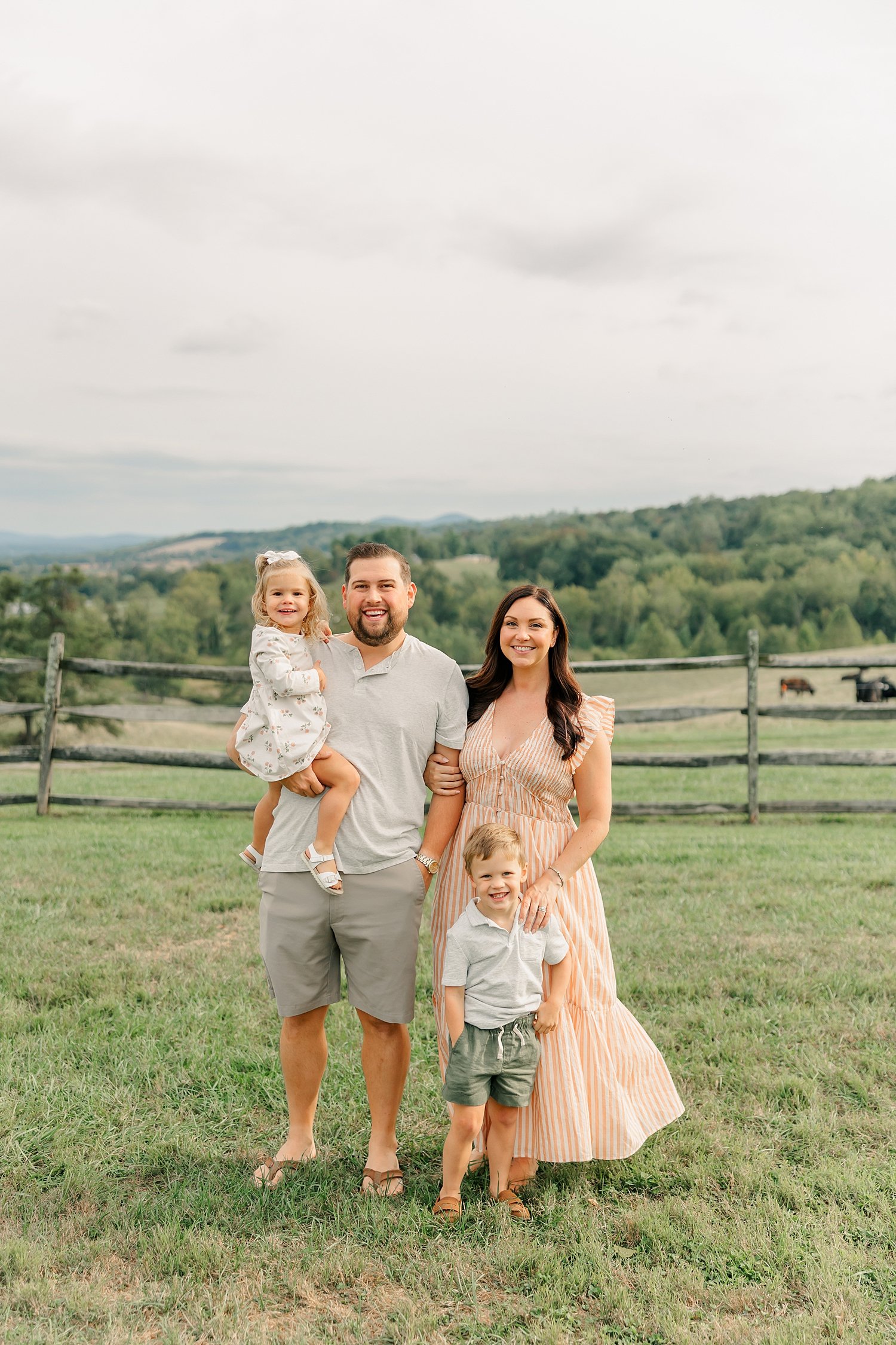 sarah-schmidt-photography-virginia-family-photographer-family-session-at-the-farm_0024.jpg