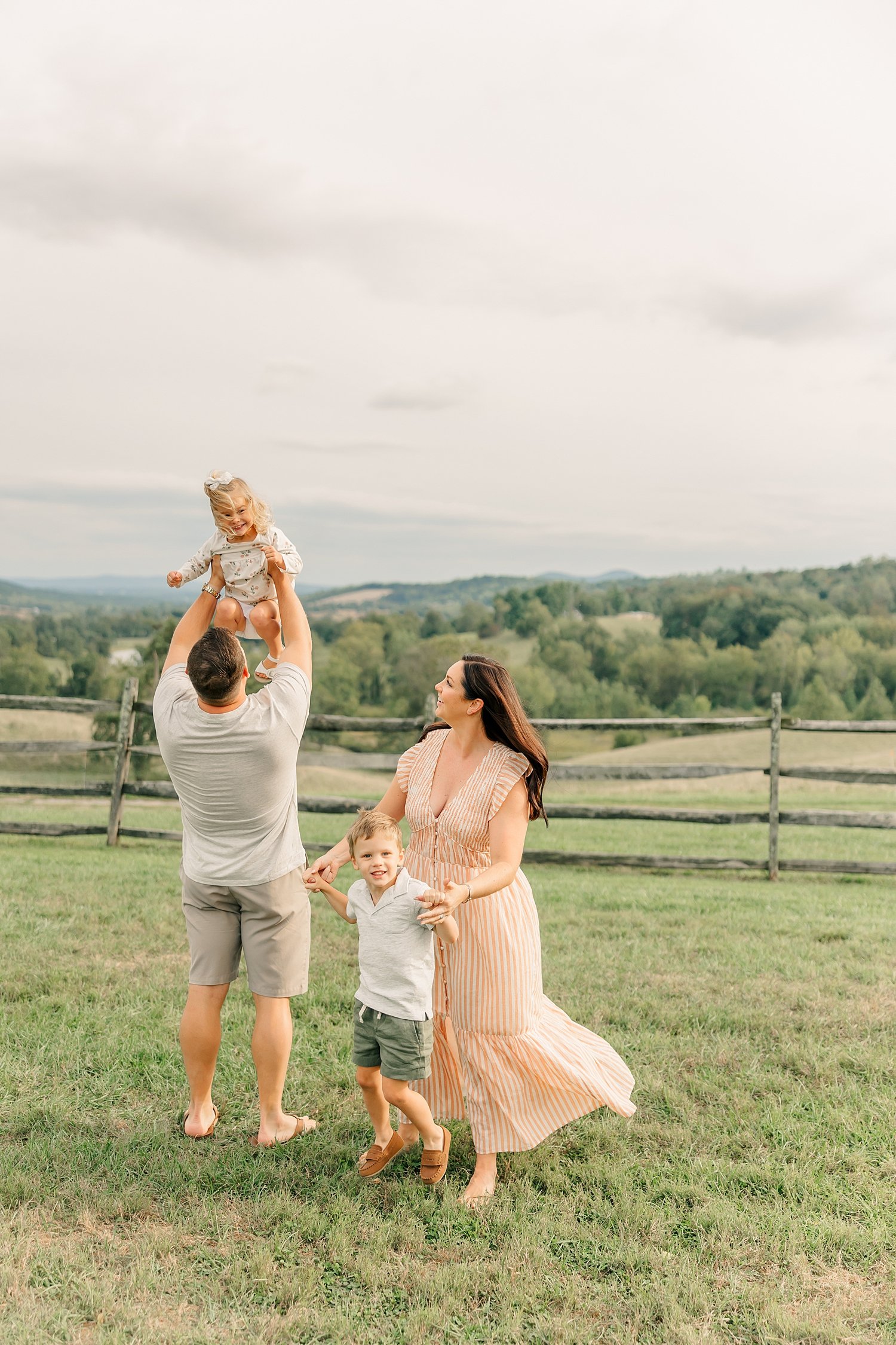 sarah-schmidt-photography-virginia-family-photographer-family-session-at-the-farm_0025.jpg