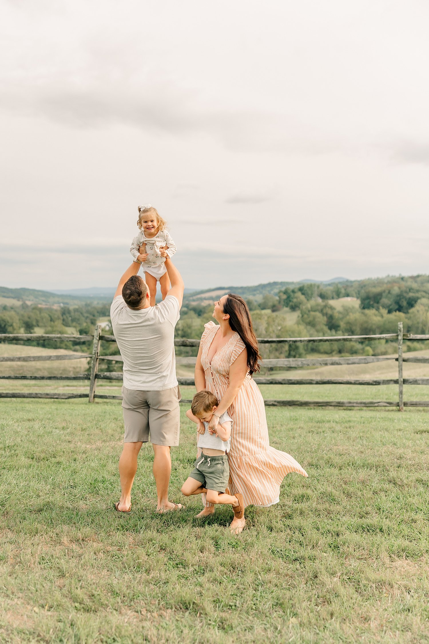 sarah-schmidt-photography-virginia-family-photographer-family-session-at-the-farm_0026.jpg