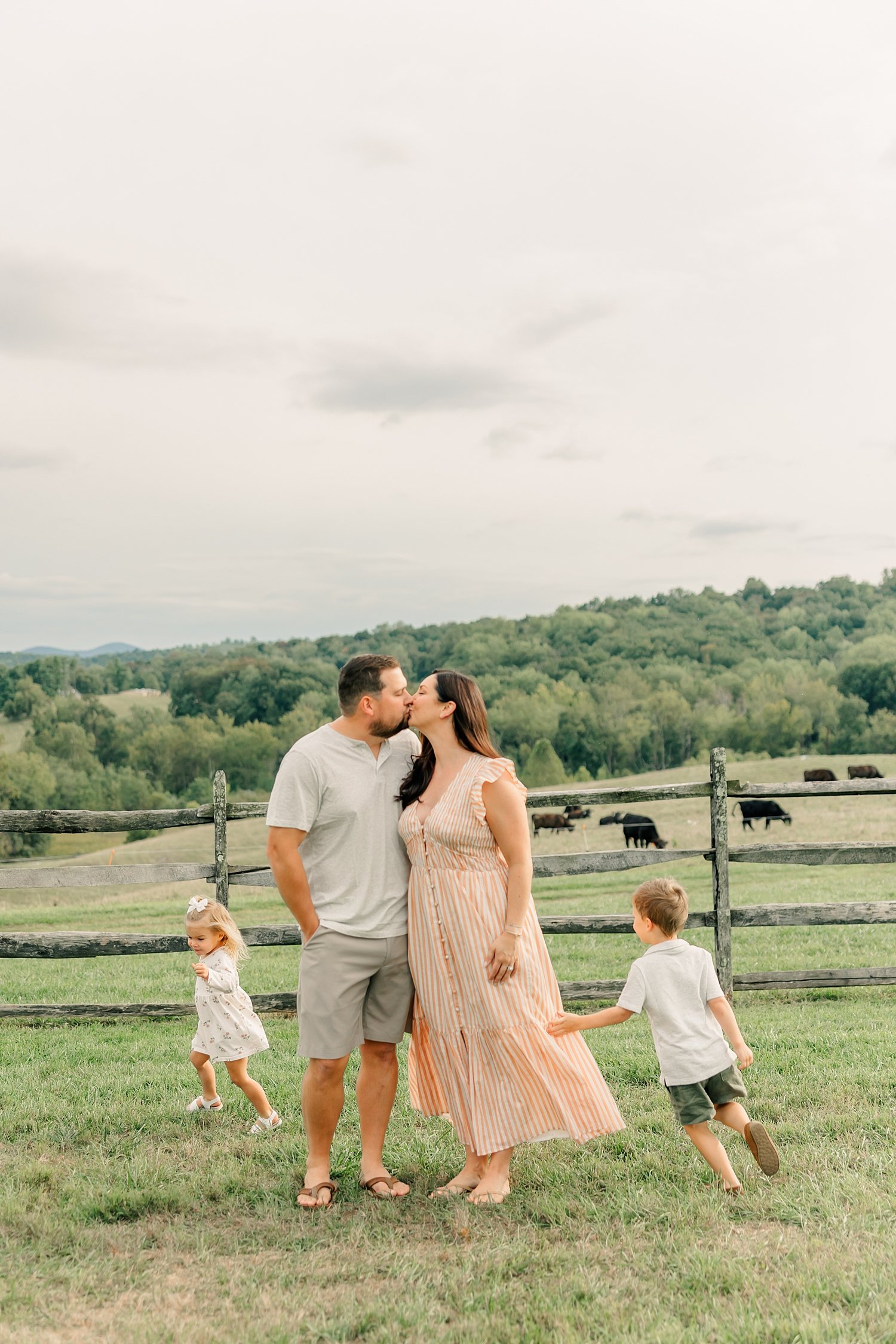 sarah-schmidt-photography-virginia-family-photographer-family-session-at-the-farm_0028.jpg