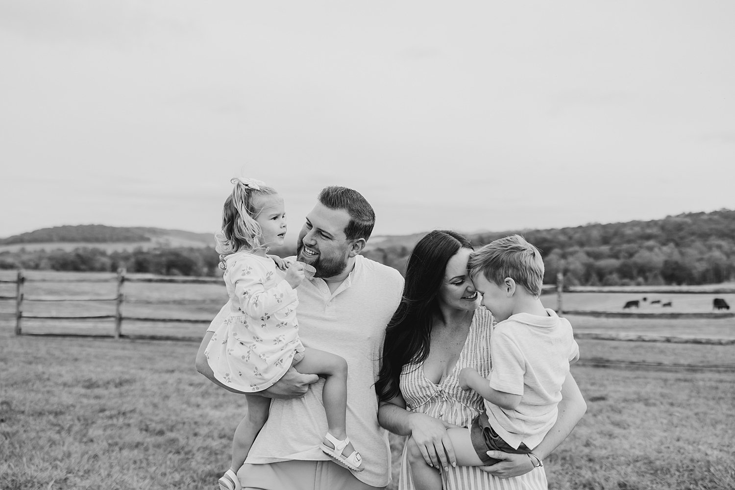 sarah-schmidt-photography-virginia-family-photographer-family-session-at-the-farm_0031.jpg