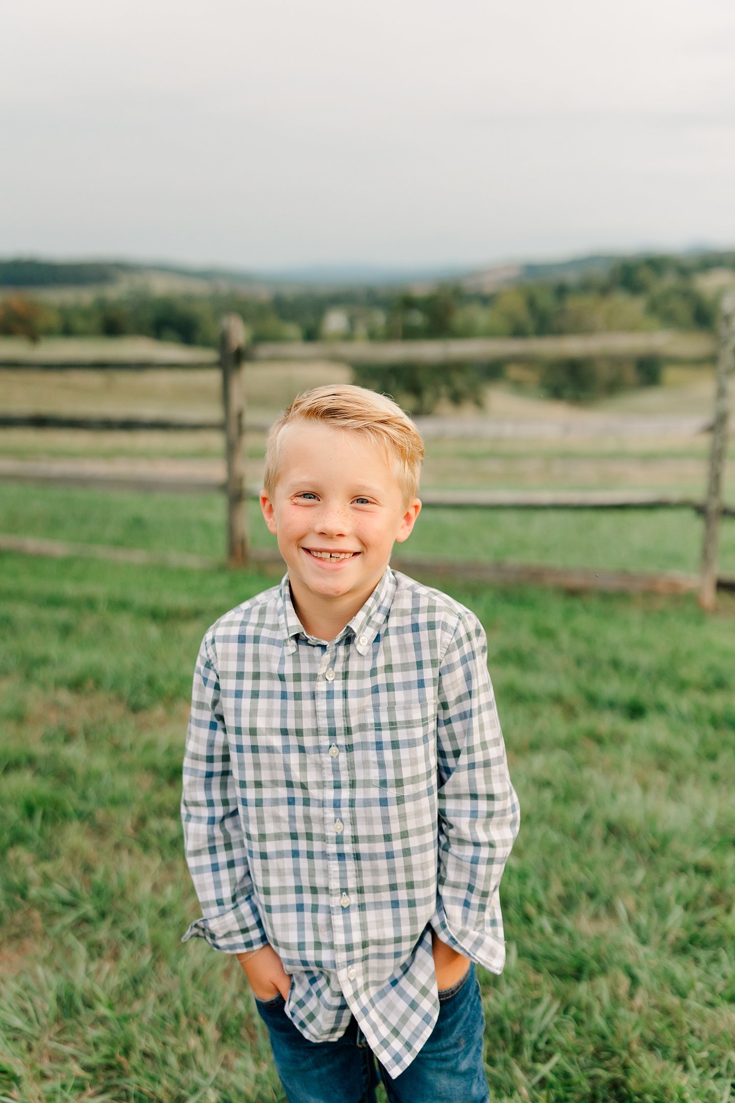 sarah-schmidt-photography-virginia-family-photographer-farm-family-session_0005.jpg