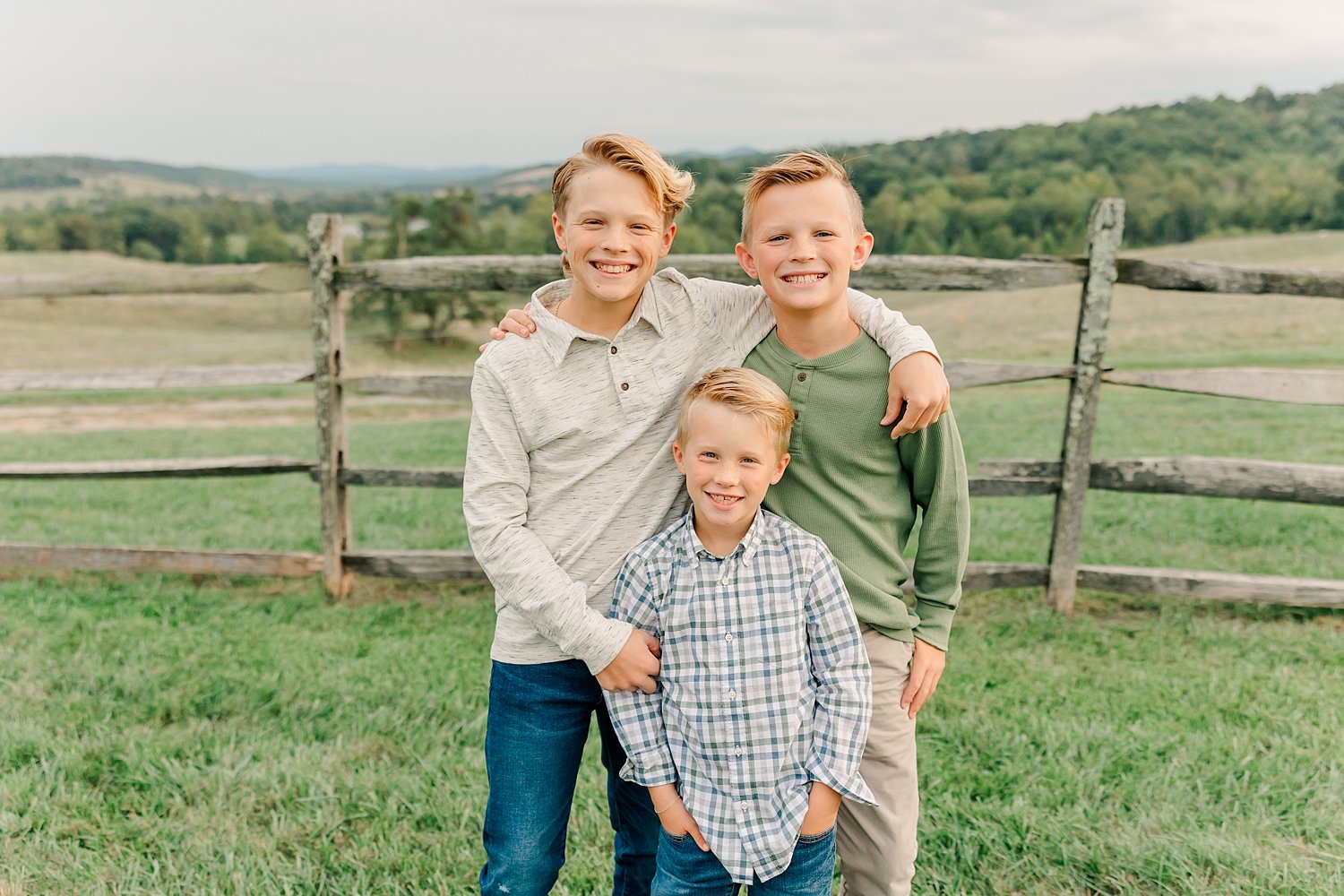 sarah-schmidt-photography-virginia-family-photographer-farm-family-session_0006.jpg